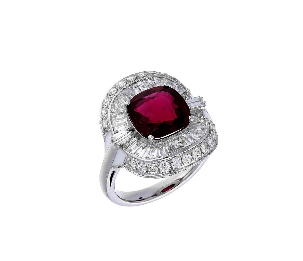 Natural ruby 3.38cts & diamond 2.00cts ring in 18k gold In New Condition In jaipur, IN