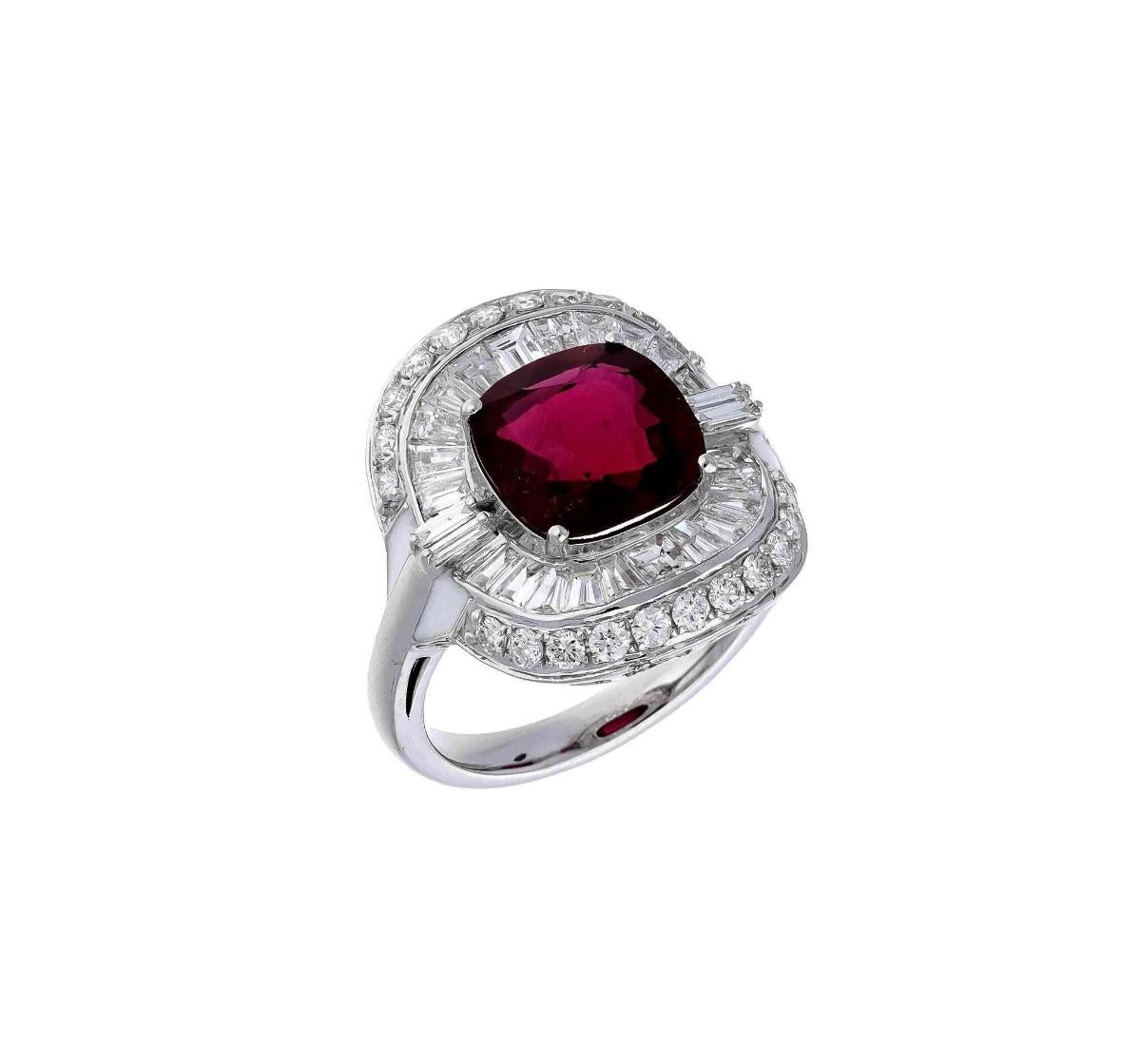 Women's Natural ruby 3.38cts & diamond 2.00cts ring in 18k gold