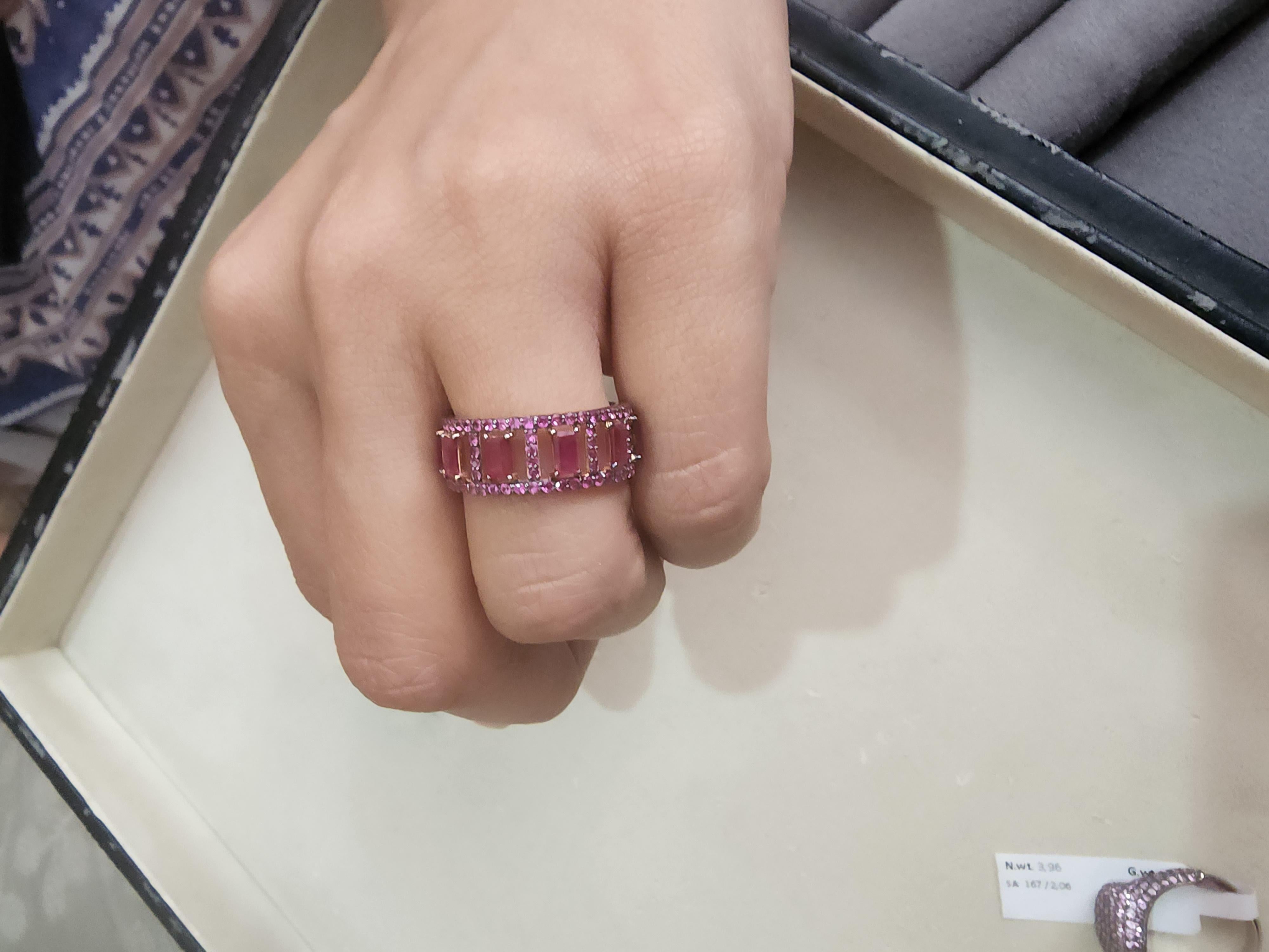 Women's or Men's Natural Ruby 3.62 Carats in 18k Gold For Sale