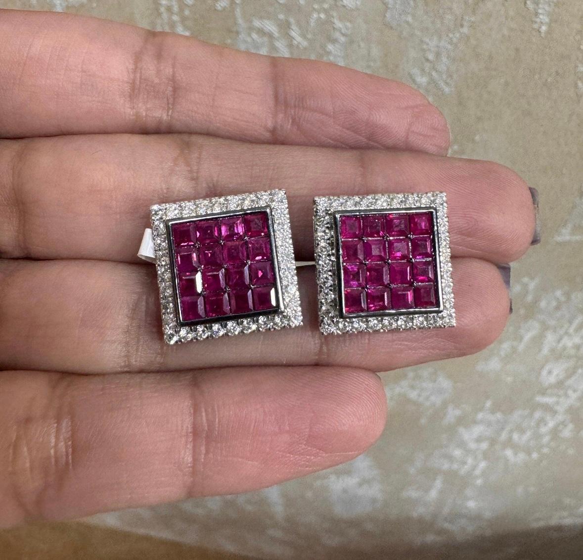 Donna Orecchino con rubino Nature da 3,85 carati e diamante da 0,85 carati in oro 18 carati in vendita