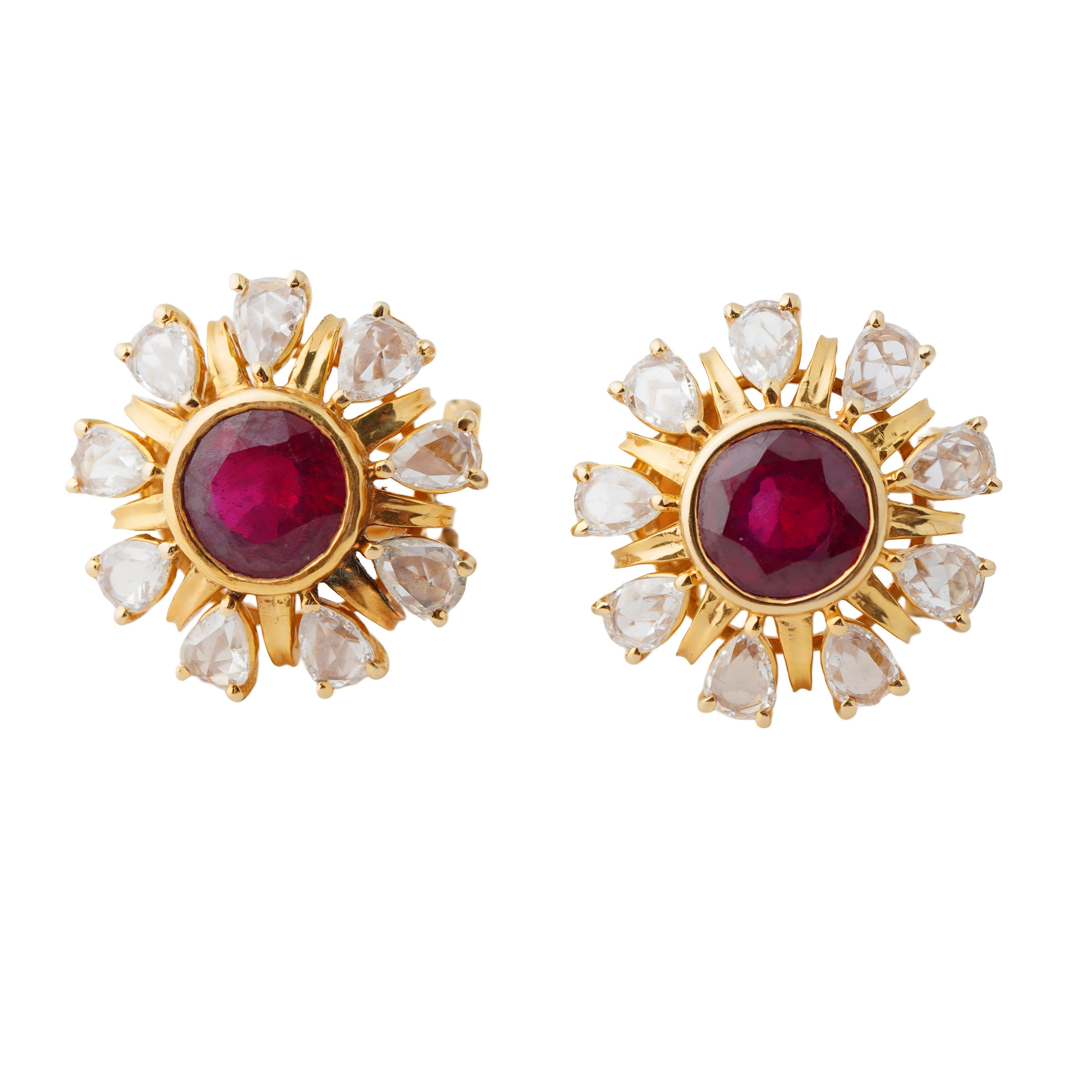 Boucle d'oreille en or 18k rubis naturel 4,80cts et diamant 1,75cts Neuf - En vente à New York, NY