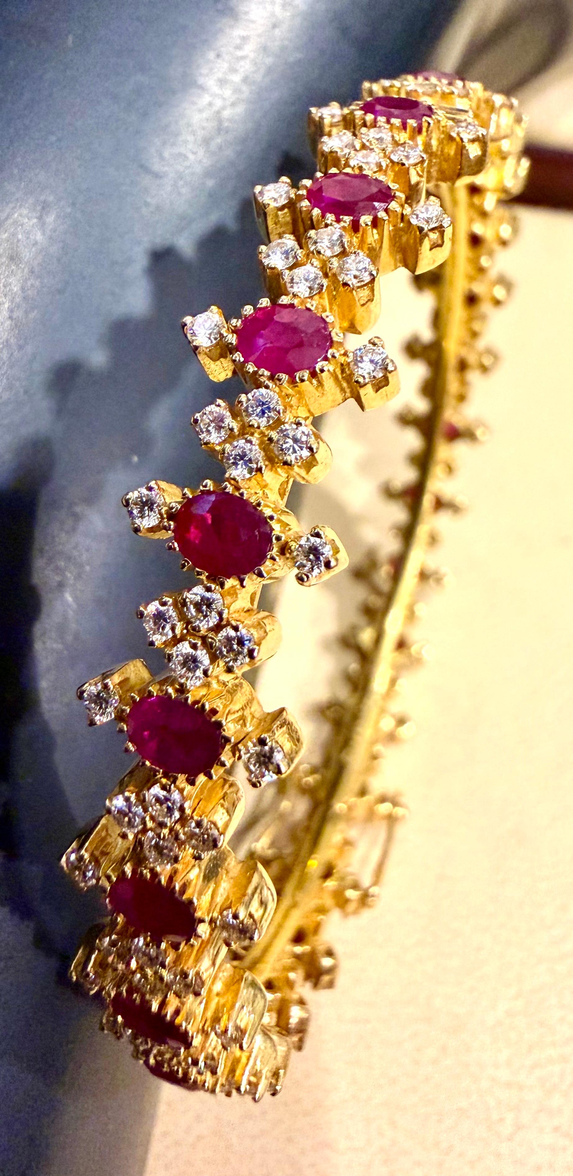 Bracelet en or jaune 22 carats avec rubis naturel et 5 ct de diamants 29.4 grammes en vente 7