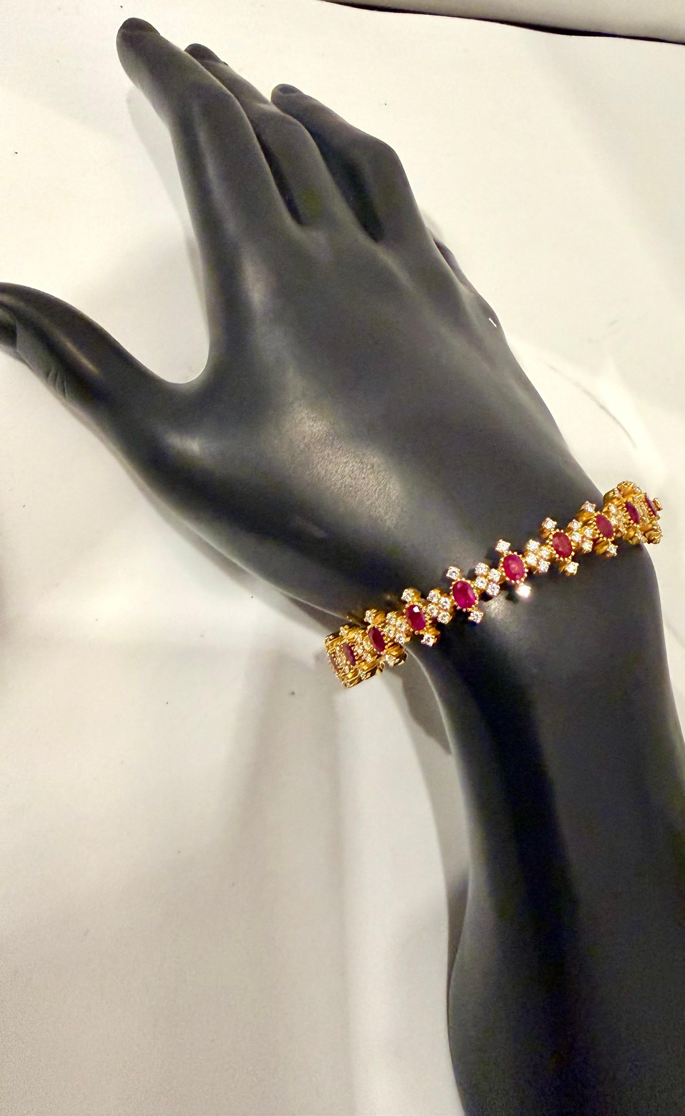 Bracelet en or jaune 22 carats avec rubis naturel et 5 ct de diamants 29.4 grammes Pour femmes en vente