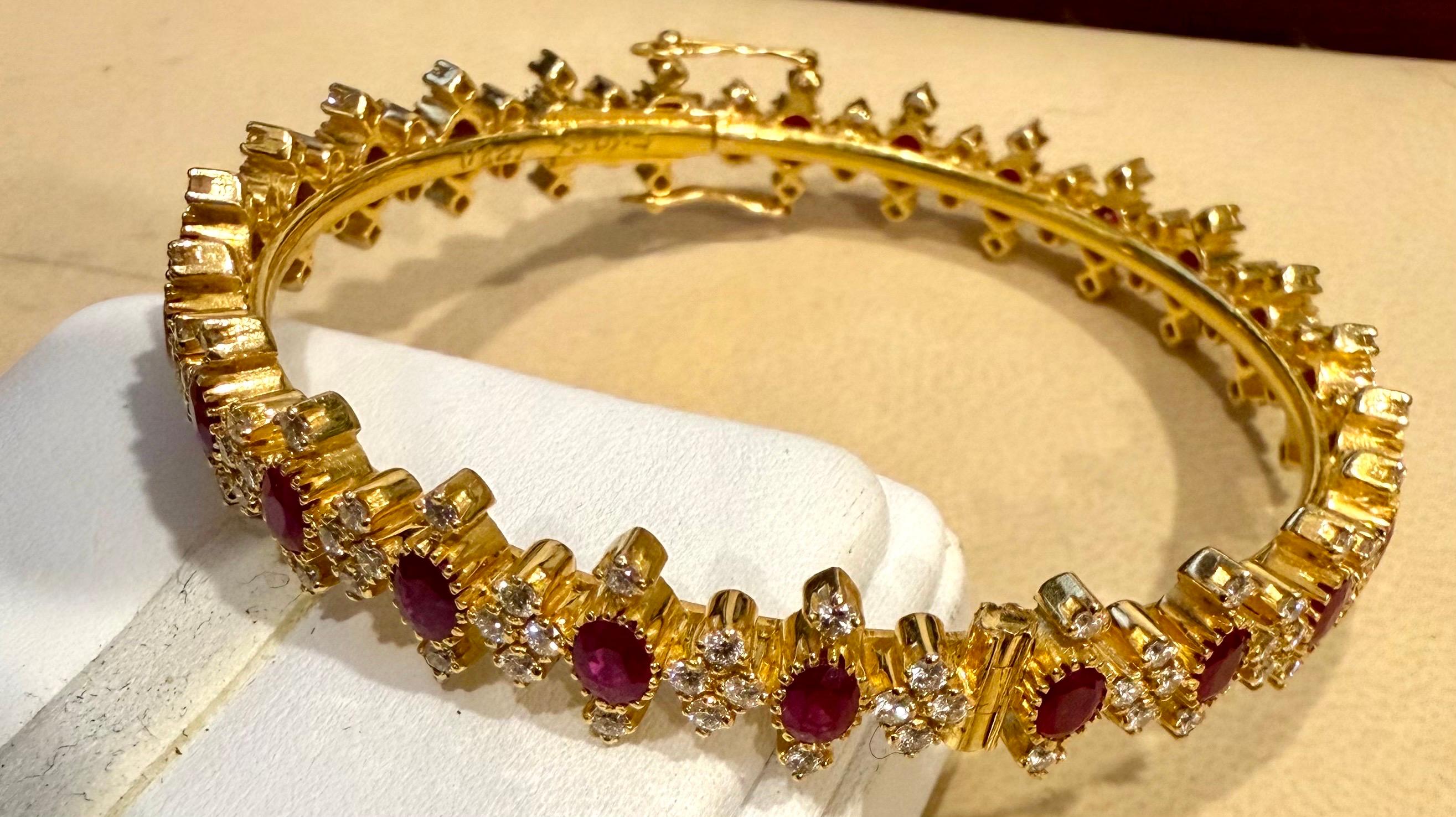 Bracelet en or jaune 22 carats avec rubis naturel et 5 ct de diamants 29.4 grammes en vente 1