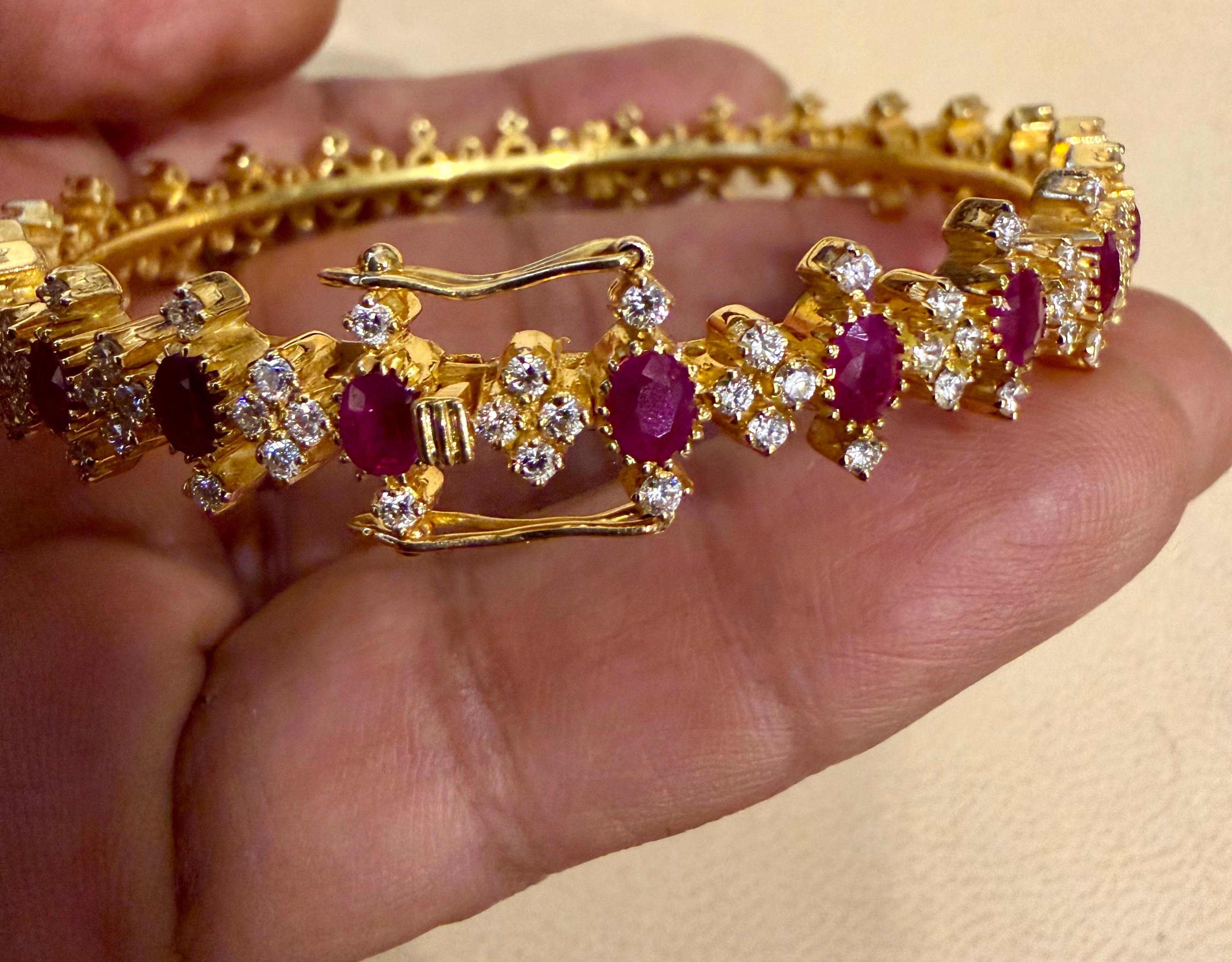 Bracelet en or jaune 22 carats avec rubis naturel et 5 ct de diamants 29.4 grammes en vente 2