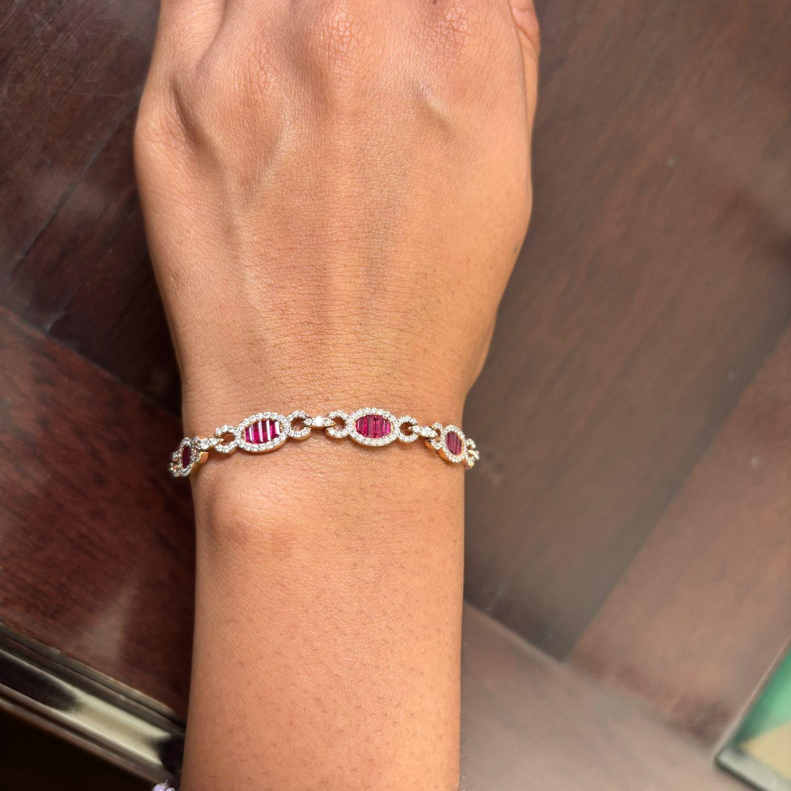 De las mujeres Pulsera de rubí natural 5,72cts, diamante 2,08cts en oro de 18k en venta