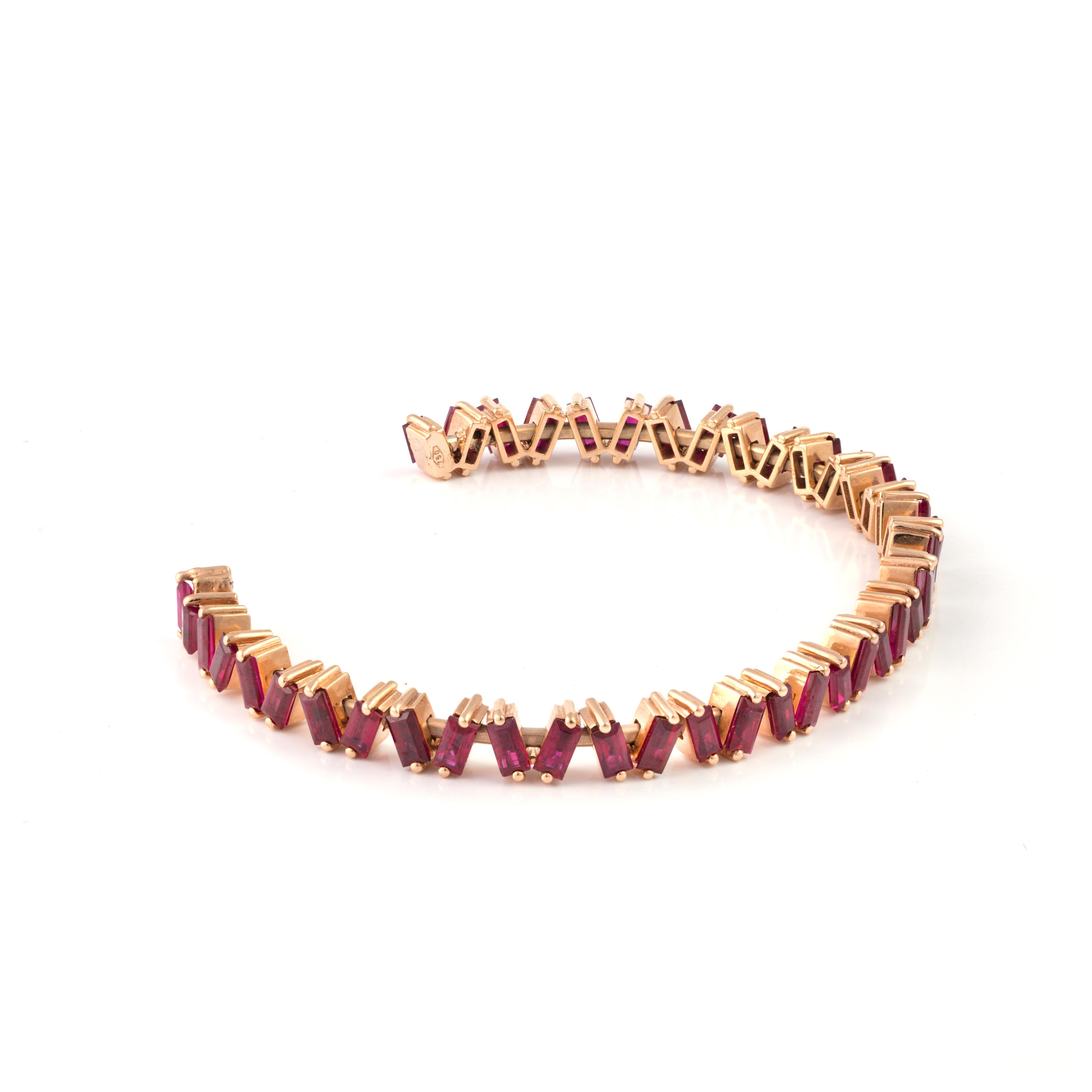 Natural Ruby 6.79cts in 18k Gold 8.81gms Bangle In New Condition For Sale In jaipur, IN