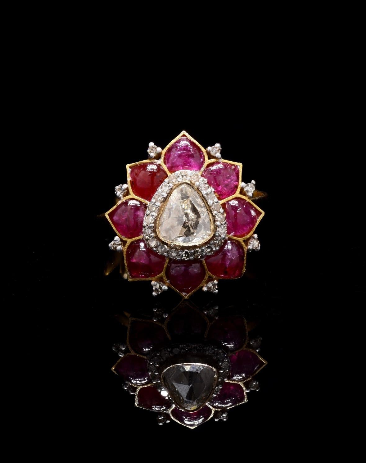 Natürlicher Rubin .80 Karat  & Fancy-Diamant 0,52cts Ring in 18k Gold (Gemischter Schliff) im Angebot
