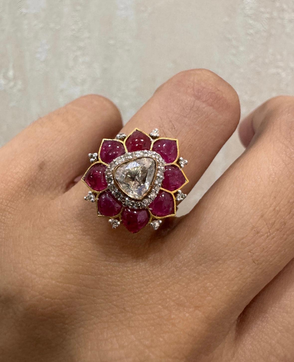 Natürlicher Rubin .80 Karat  & Fancy-Diamant 0,52cts Ring in 18k Gold im Zustand „Neu“ im Angebot in jaipur, IN