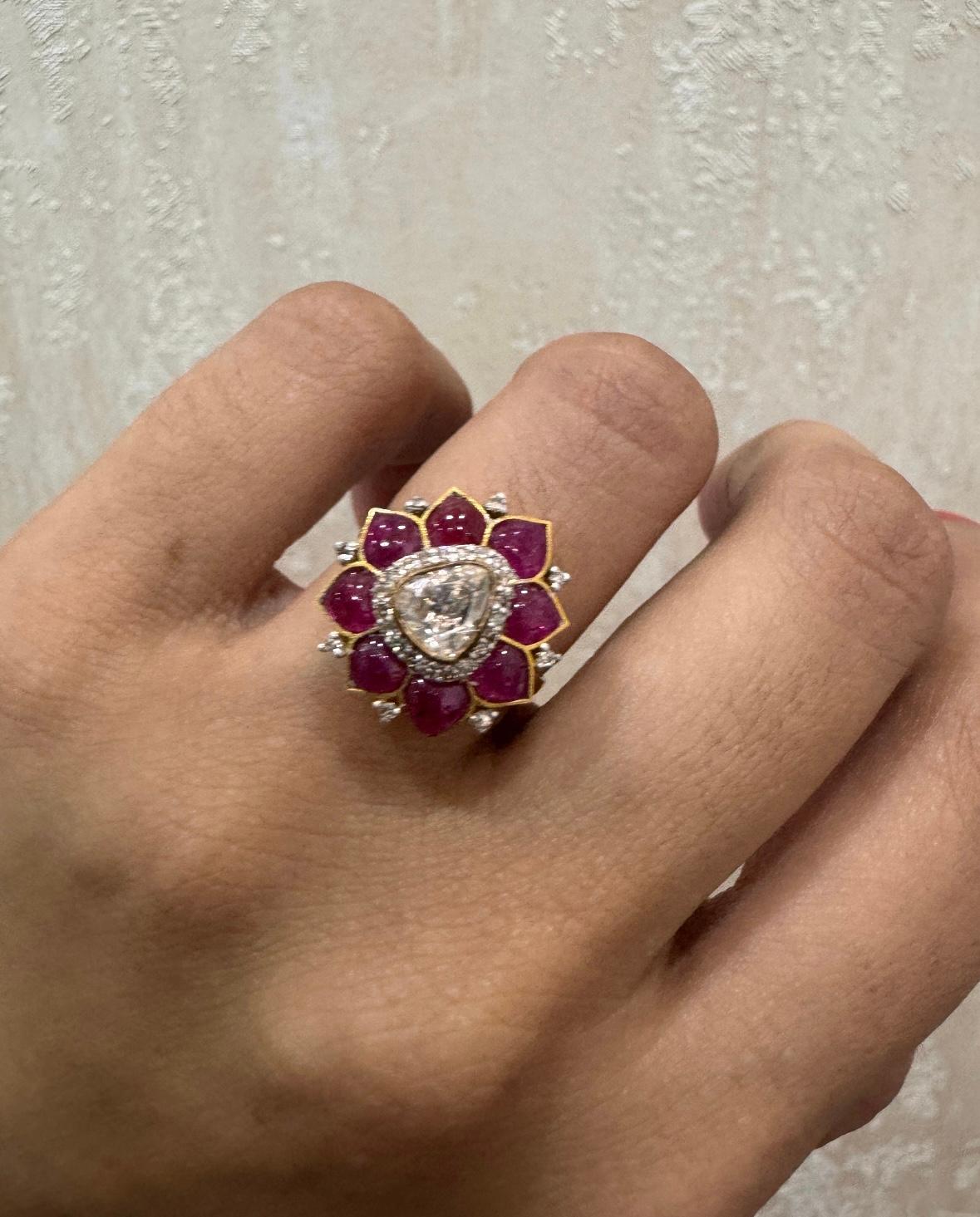 Natürlicher Rubin .80 Karat  & Fancy-Diamant 0,52cts Ring in 18k Gold im Angebot 1