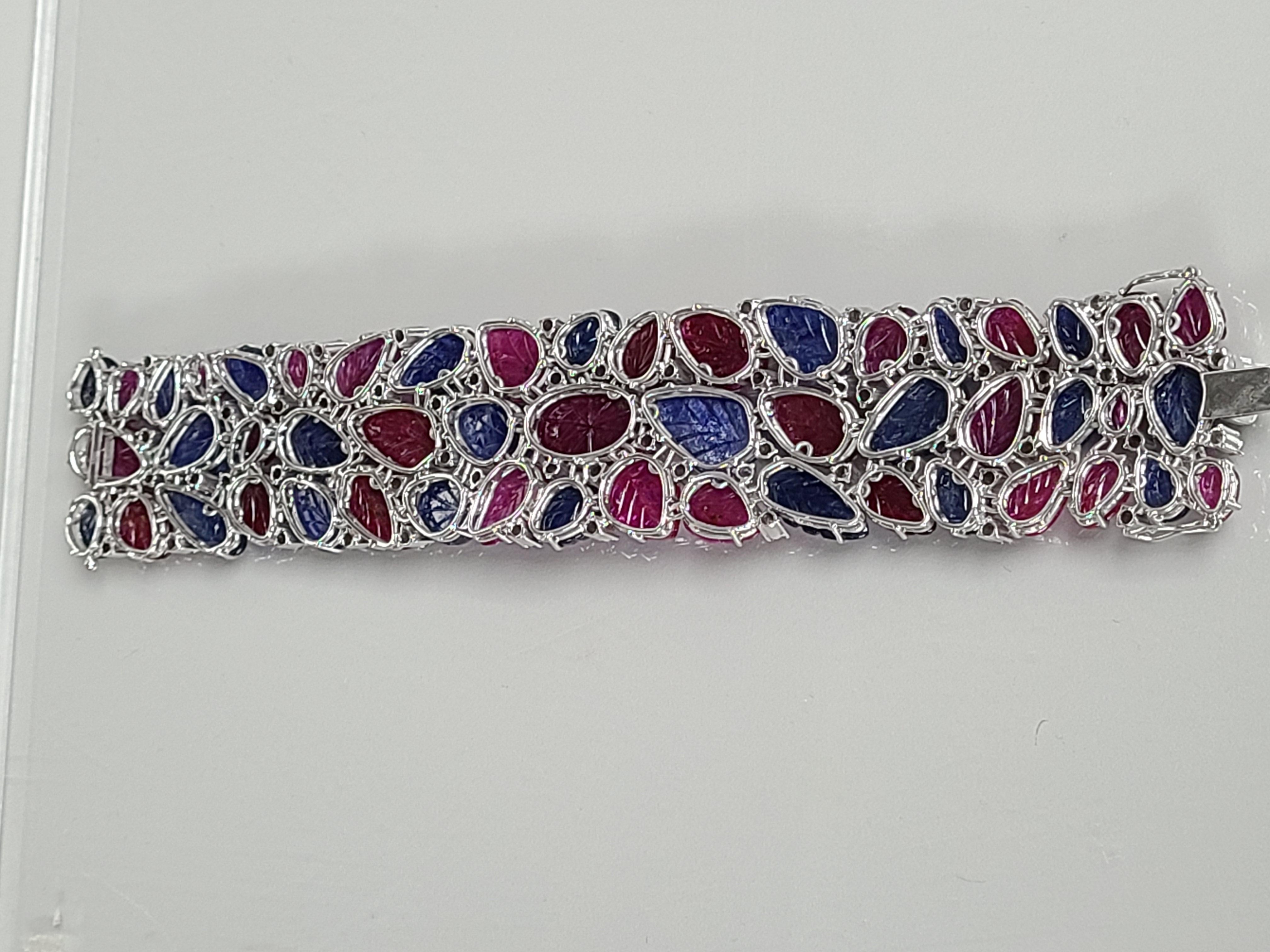 Natural Ruby and Blue Sapphire Un-Heat Bracelet with Diamonds in 18 Karat Gold In New Condition For Sale In Hong Kong, HK