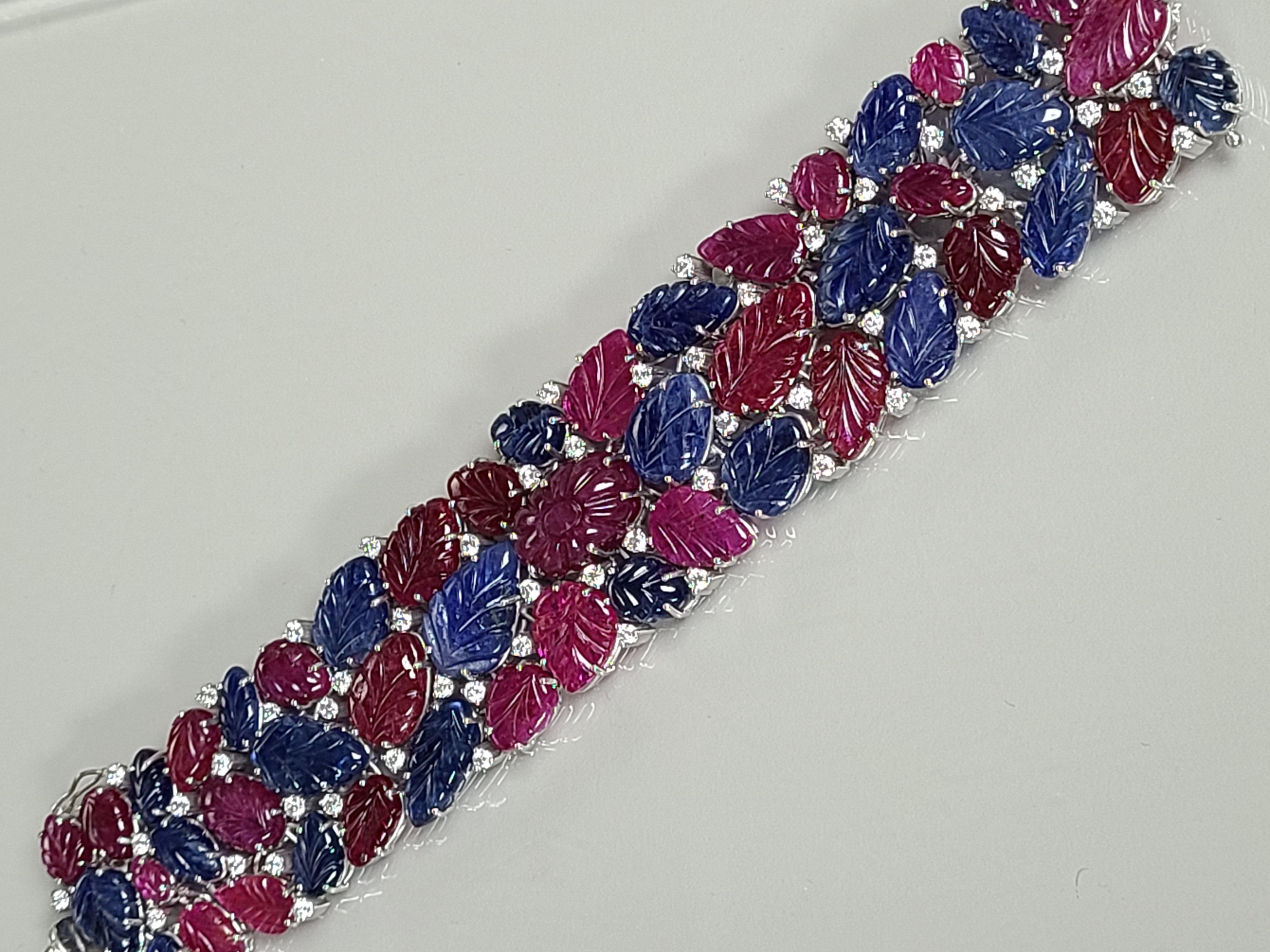 A beautiful 2 color flexible hand Made bracelet set in 18k gold with carved natural unheat ruby from Africa and Unheat blue sapphire from Burma. The combined weight of colorstone is 159.69 carats and diamond weight is 3.10 carats. The bracelet