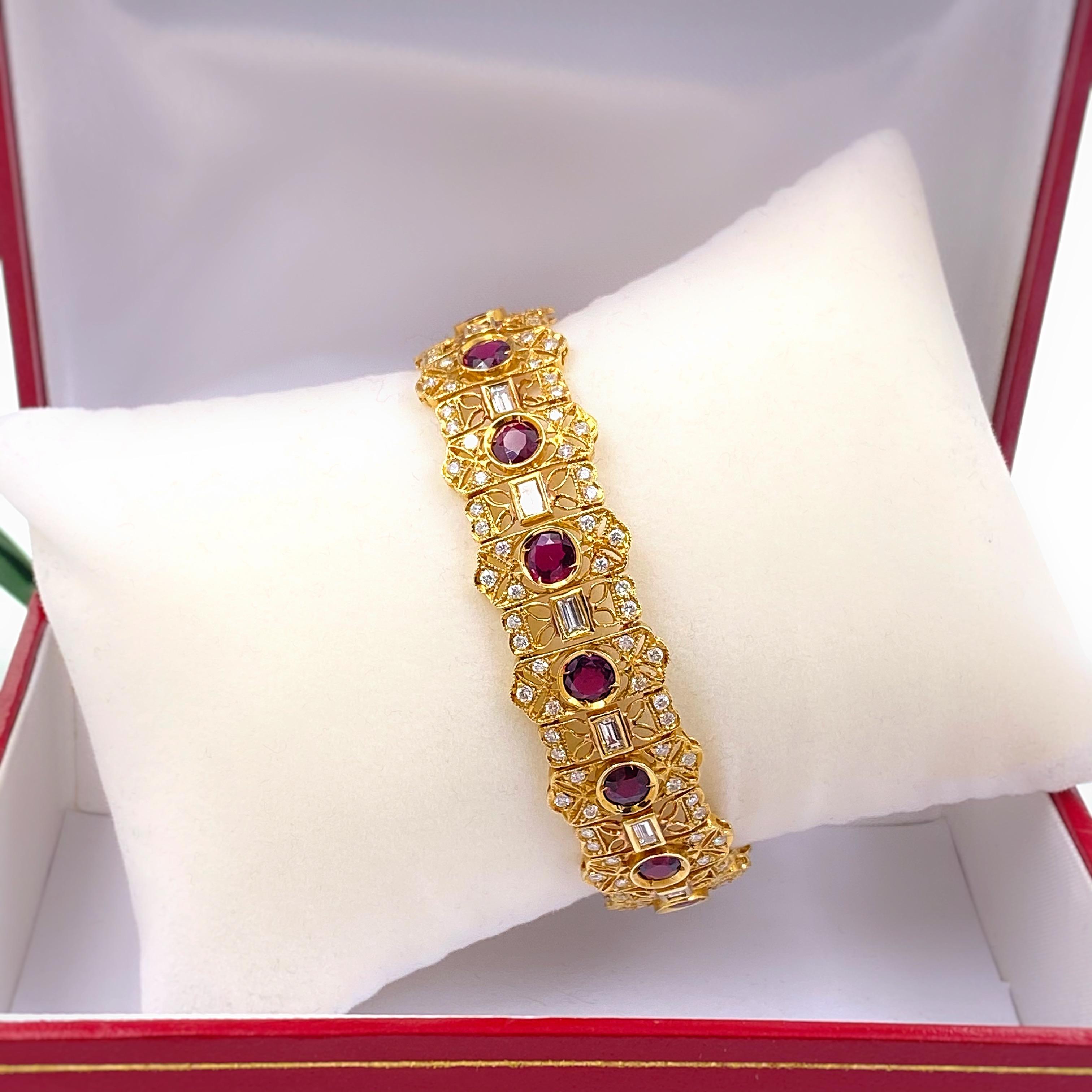 Women's or Men's Natural Ruby and Diamond 10.60 Carat 18 Karat Yellow Gold Bracelet For Sale