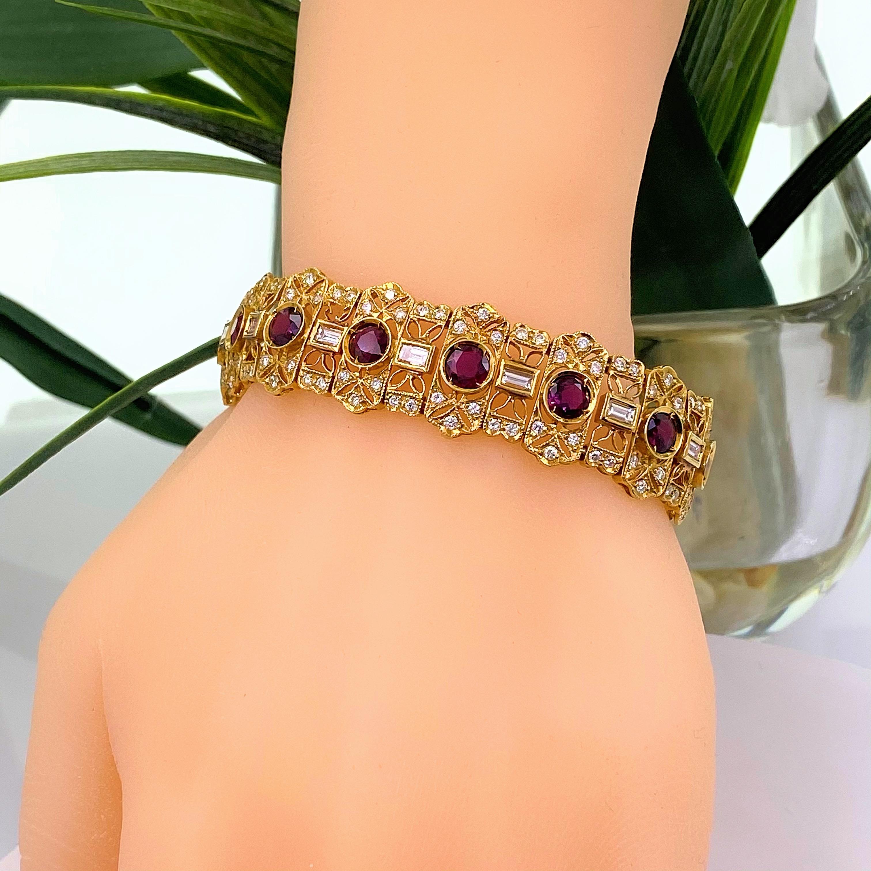 Natural Ruby and Diamond 10.60 Carat 18 Karat Yellow Gold Bracelet For Sale 3