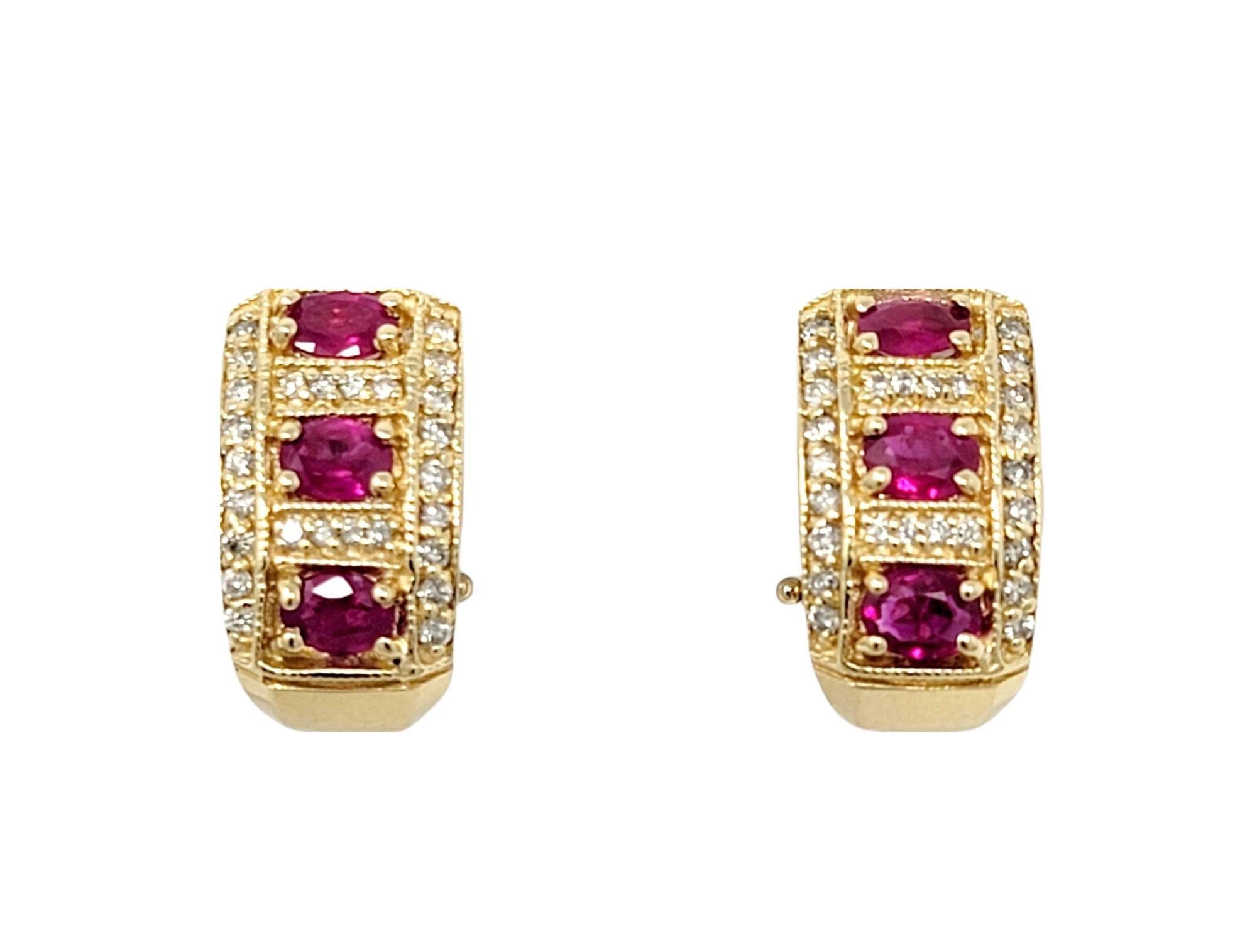 Wunderschön glitzernde Ohrringe mit einem natürlichen Diamanten und einem Rubin, die einen brillanten Farbakzent setzen. 

Typ Ohrring: Huggie
Metall: 14K Gelbgold
Natürliche Diamanten: 0,30 Karat Gesamtgewicht
Diamant-Schliff: Runder Brillant