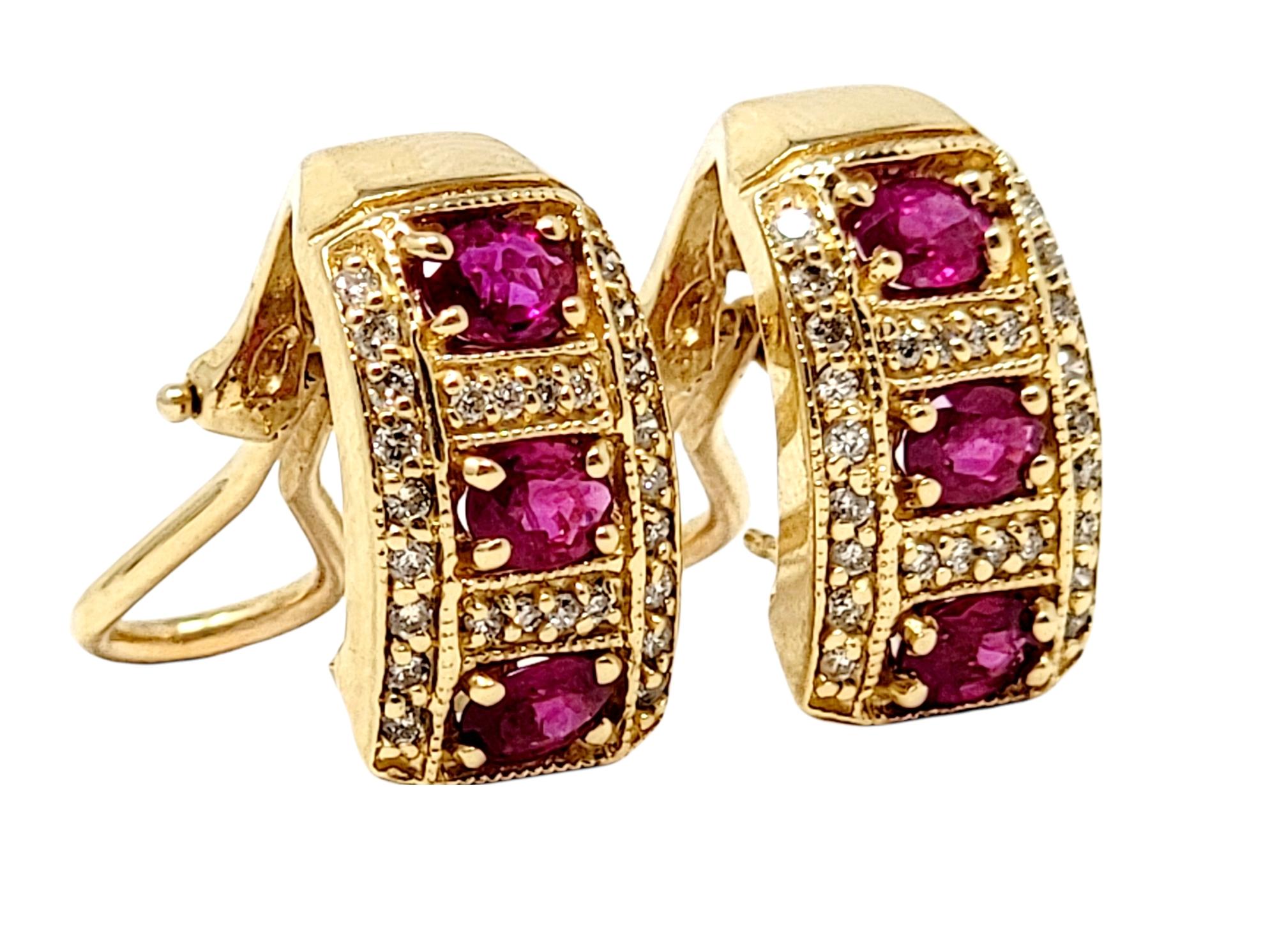 Natürlicher Rubin und Diamant Huggie Halbhoop-Ohrringe aus 14 Karat Gelbgold (Rundschliff)