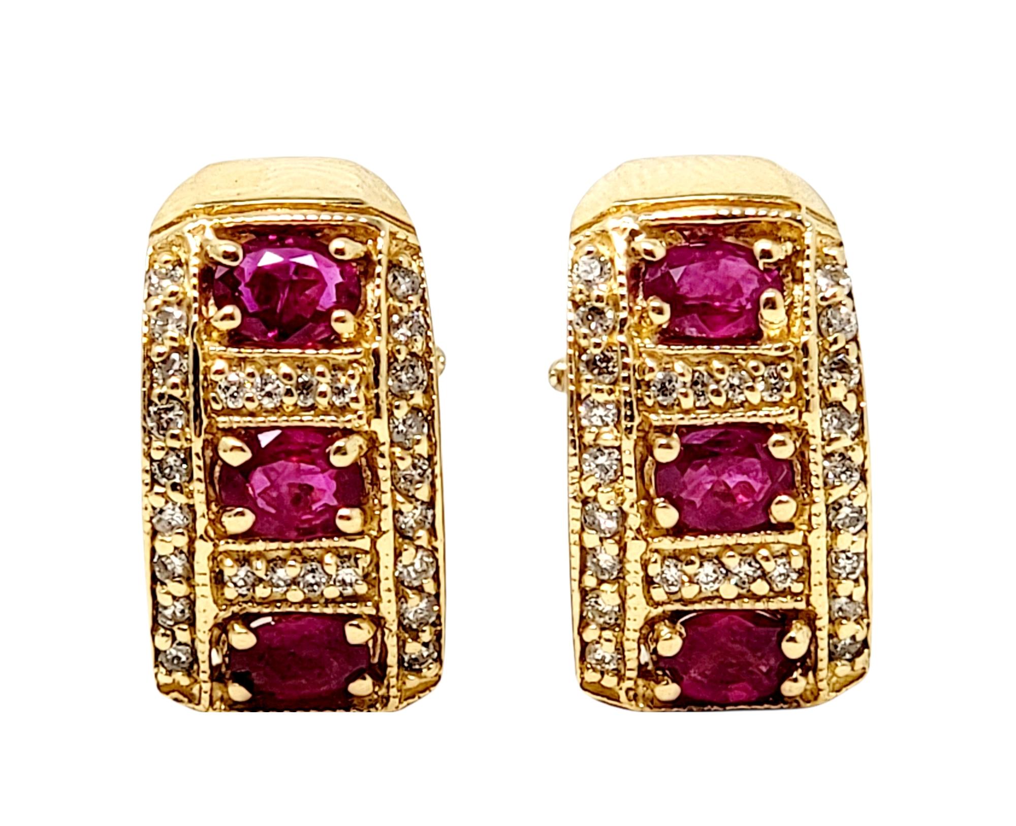 Natürlicher Rubin und Diamant Huggie Halbhoop-Ohrringe aus 14 Karat Gelbgold im Zustand „Gut“ in Scottsdale, AZ