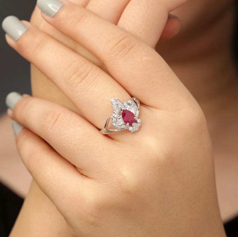 Natural ruby and diamond in 18k gold For Sale 1