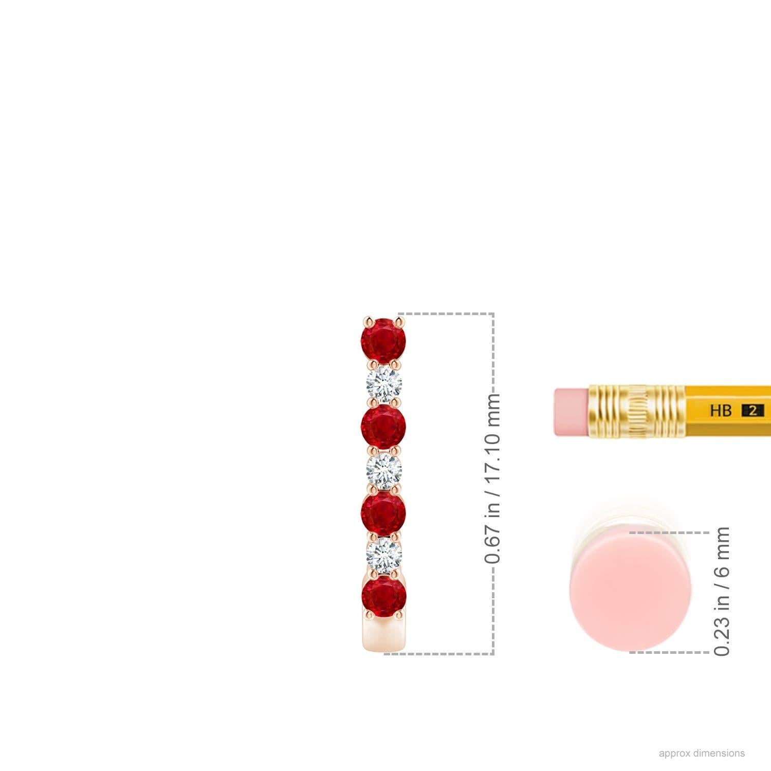 Diese atemberaubenden Rubin- und Diamant-Ohrringe sind aus 14-karätigem Roségold gefertigt. Die J-Ringe sind abwechselnd mit leuchtend roten Rubinen und funkelnden Diamanten besetzt, was einen fesselnden Effekt erzeugt.
Der Rubin ist der