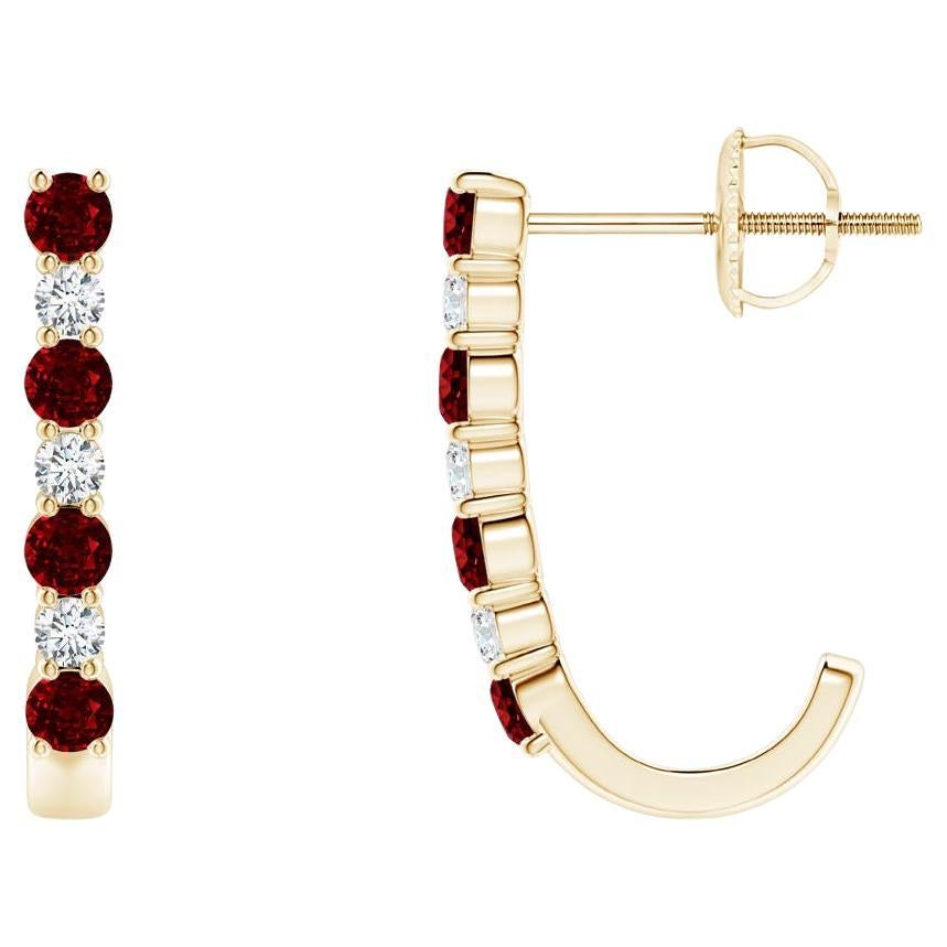 ANGARA Boucles d'oreilles J-Hoop en or jaune 14 carats avec rubis naturel de 0,40 carat et diamants en vente