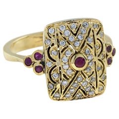 Quadratischer filigraner Ring mit natürlichem Rubin und Diamant aus massivem 9-karätigem Gelbgold