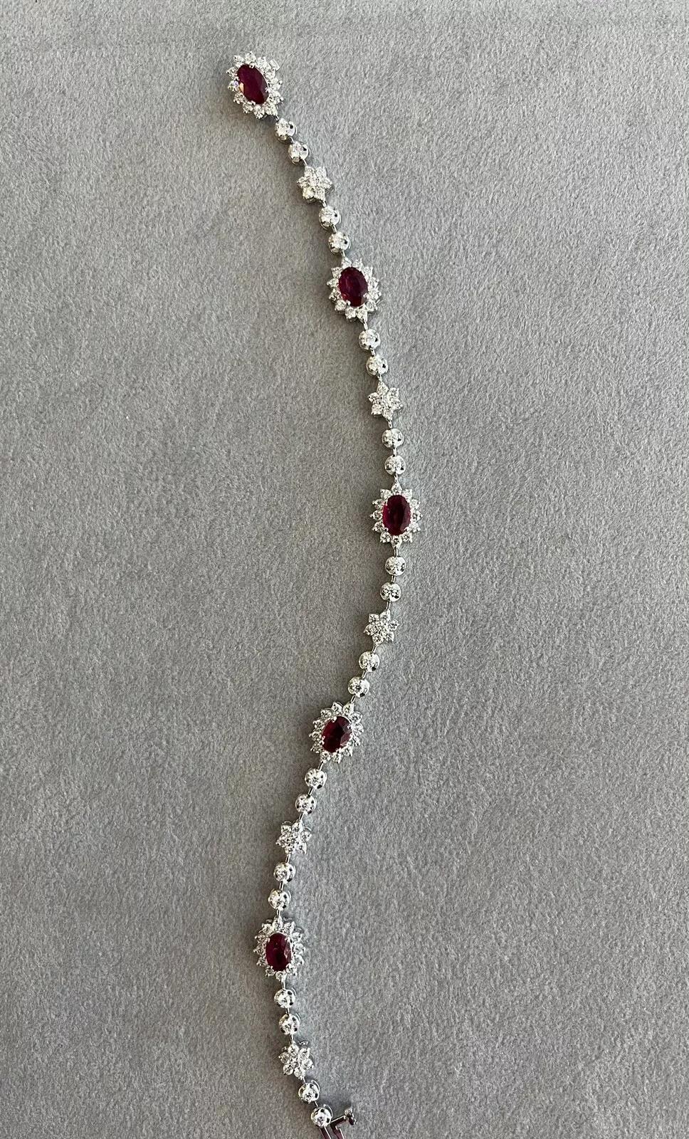 Bracciale Station con rubini naturali e diamanti in oro bianco 18 carati In condizioni ottime in vendita a La Jolla, CA