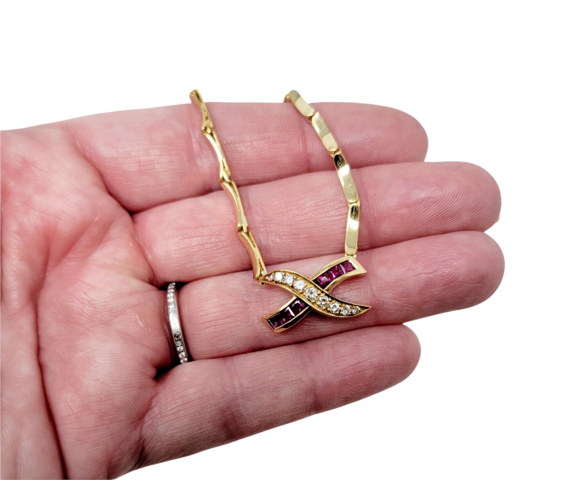 Collier pendentif « X » en or jaune 18 carats, rubis naturel et diamants en vente 3