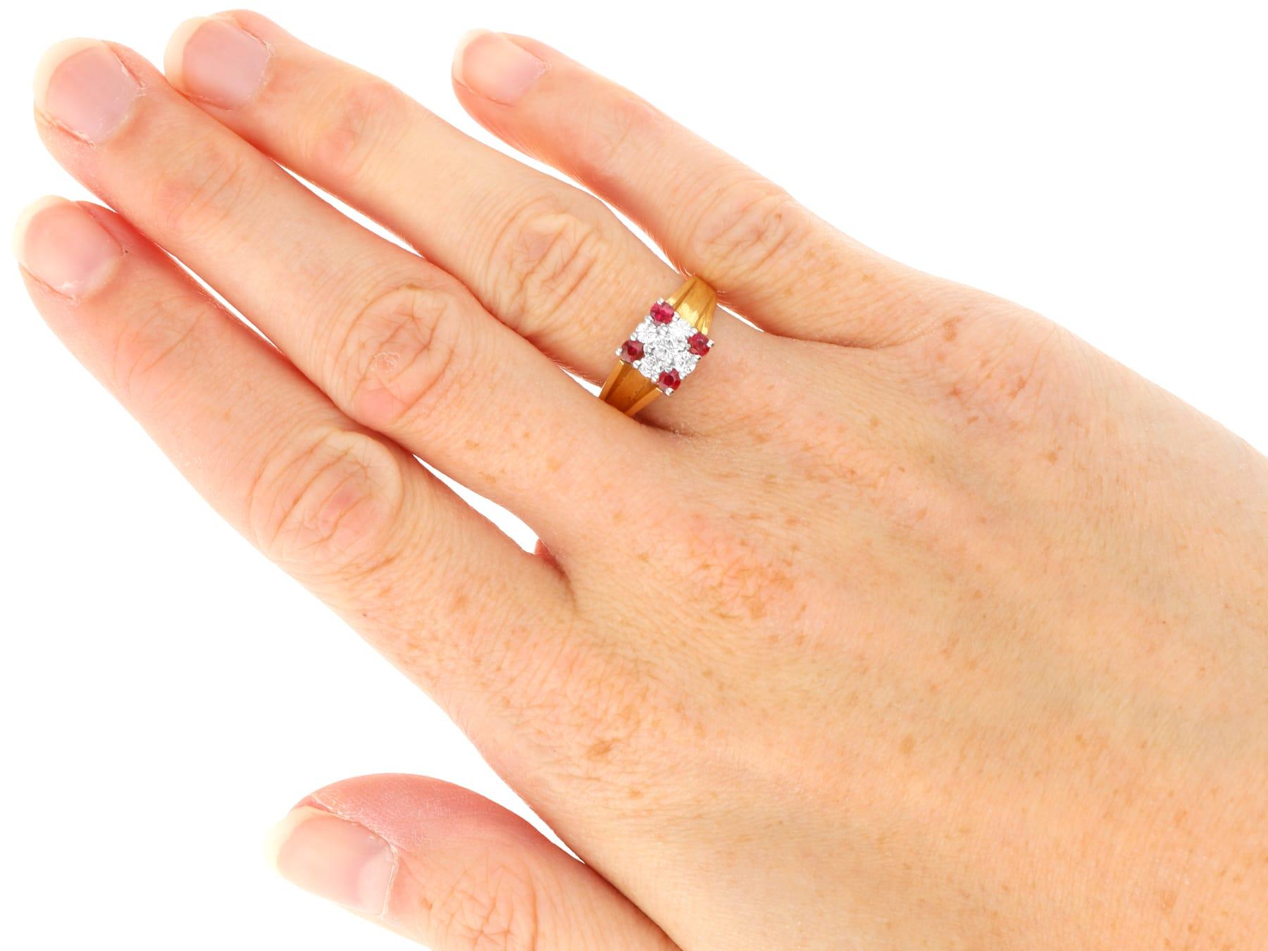 Cocktailring aus Gelbgold mit natürlichem Rubin und Diamant im Angebot 2