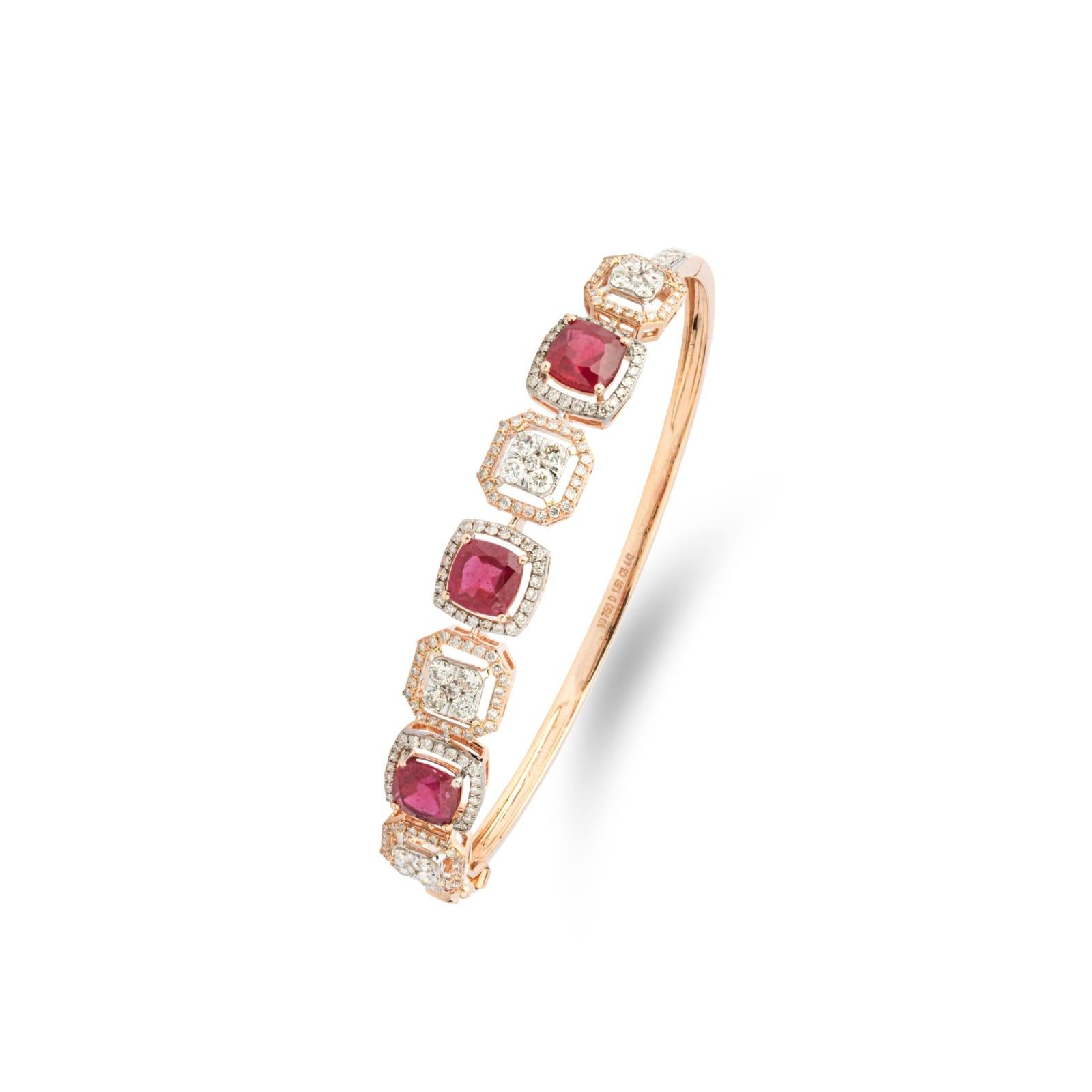 Mixed Cut Natural ruby and natural diamond bracelet in 18k gold For Sale