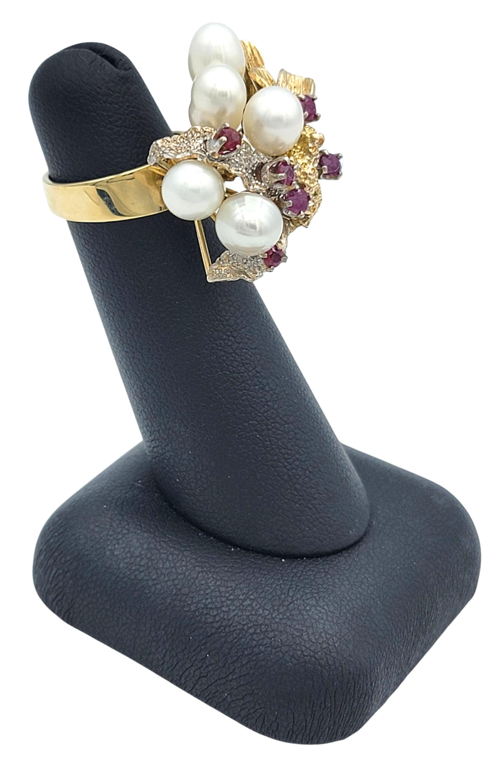 Bague cocktail rubis naturel et perles en or jaune et blanc 14 carats en vente 5