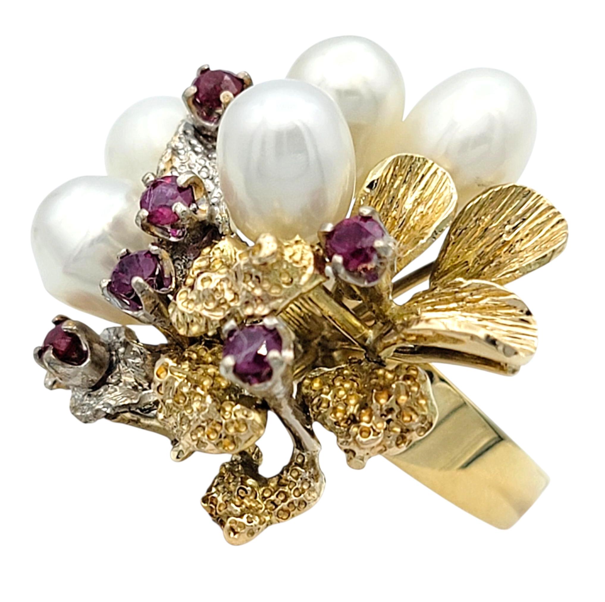 Contemporain Bague cocktail rubis naturel et perles en or jaune et blanc 14 carats en vente