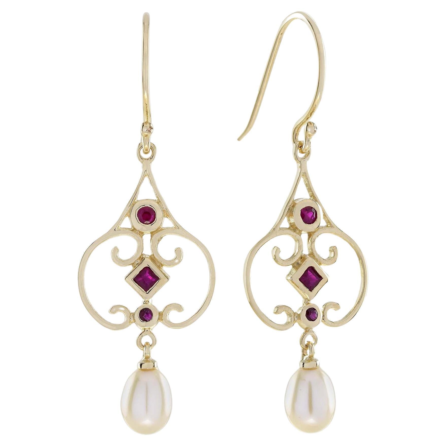 Natürlicher Rubin und Perle Vintage Style Tropfenohrringe in 9K Gelbgold im Angebot