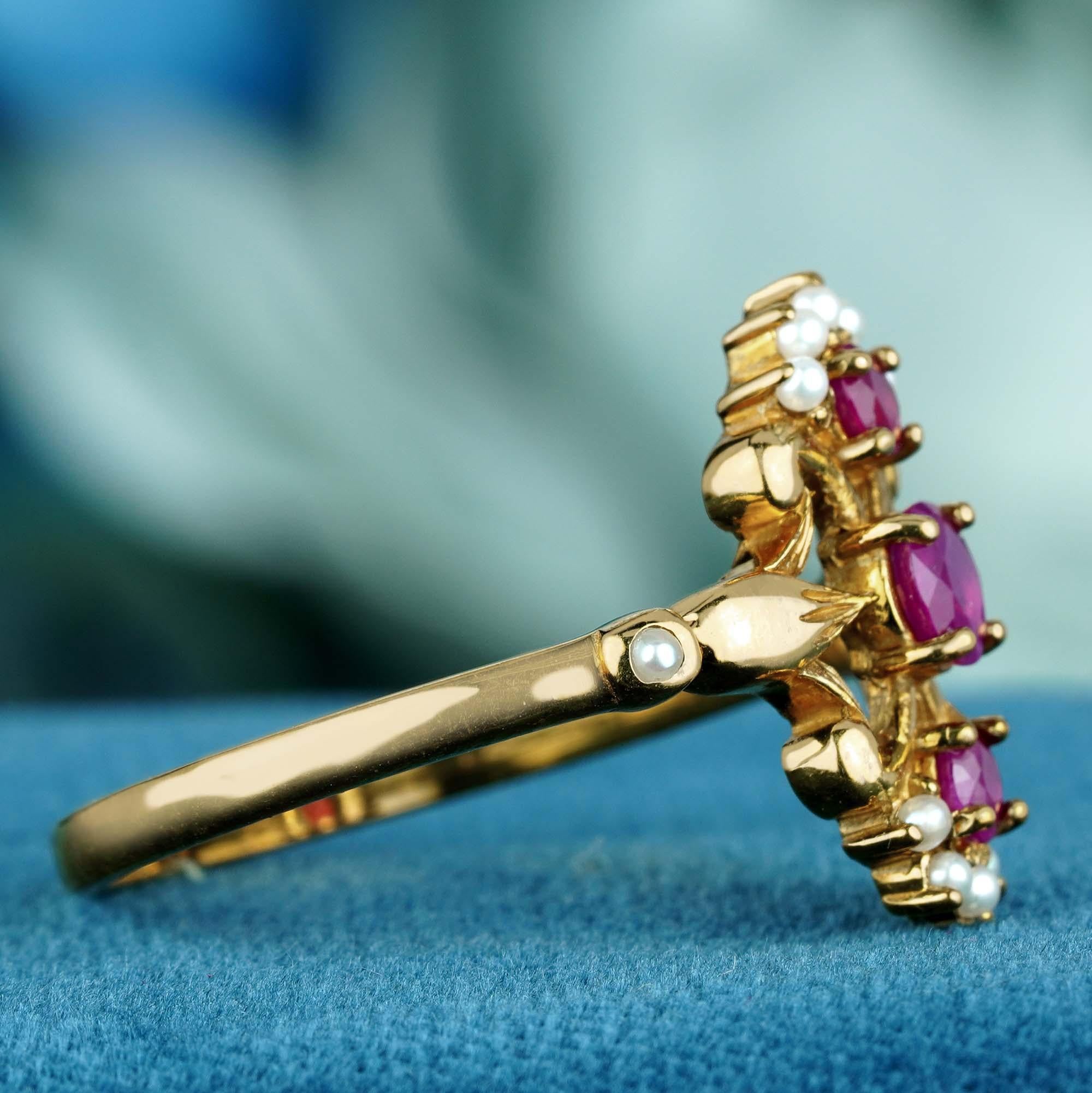 Im Angebot: Natürlicher Rubin und Perle Vintage-Stil drei Stein-Ring in massivem 9K Gold () 4