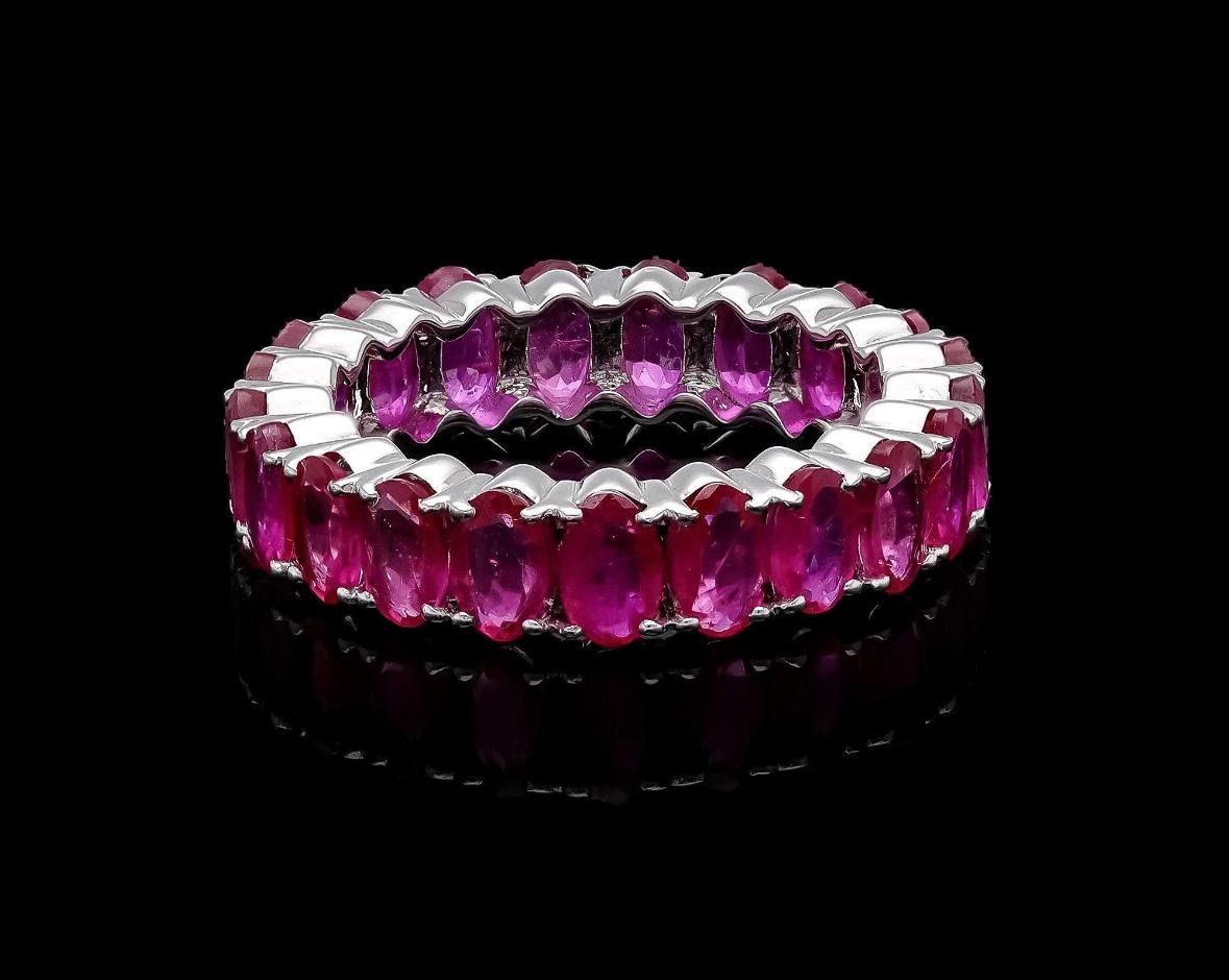 Natural ruby band ring in 18k gold In New Condition In jaipur, IN