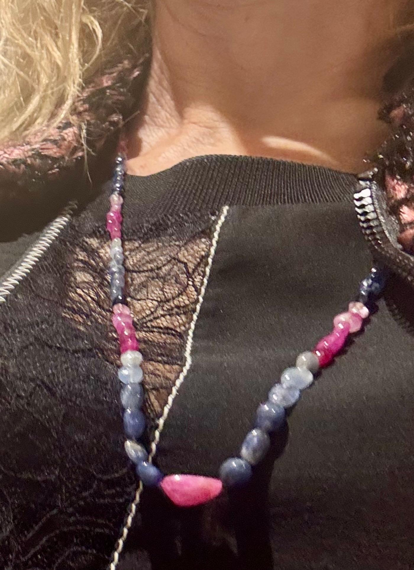 Collar largo de cuentas de rubí natural, zafiro azul y zafiro rosa,  Cierre Oro 14K en venta 7