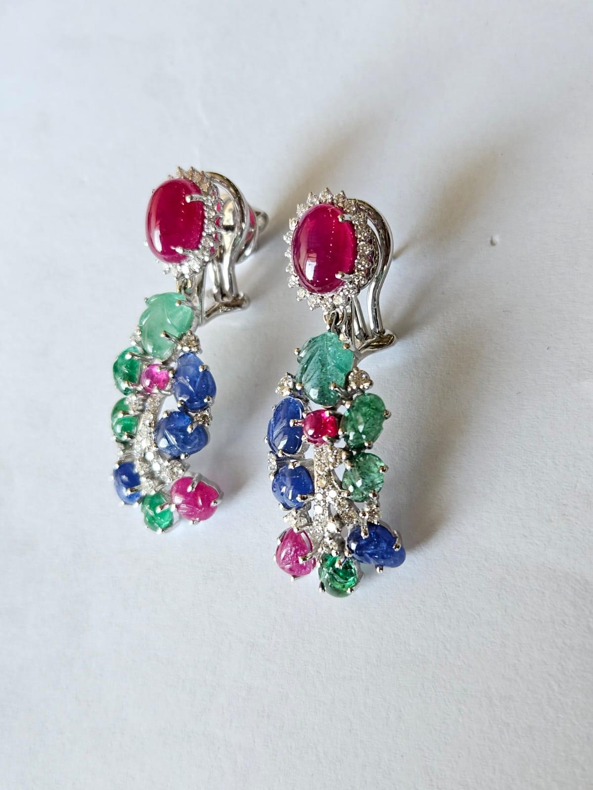 Pendientes de cabujón de rubí natural, zafiros azules tallados, esmeralda, rubí y diamantes Cabujón en venta