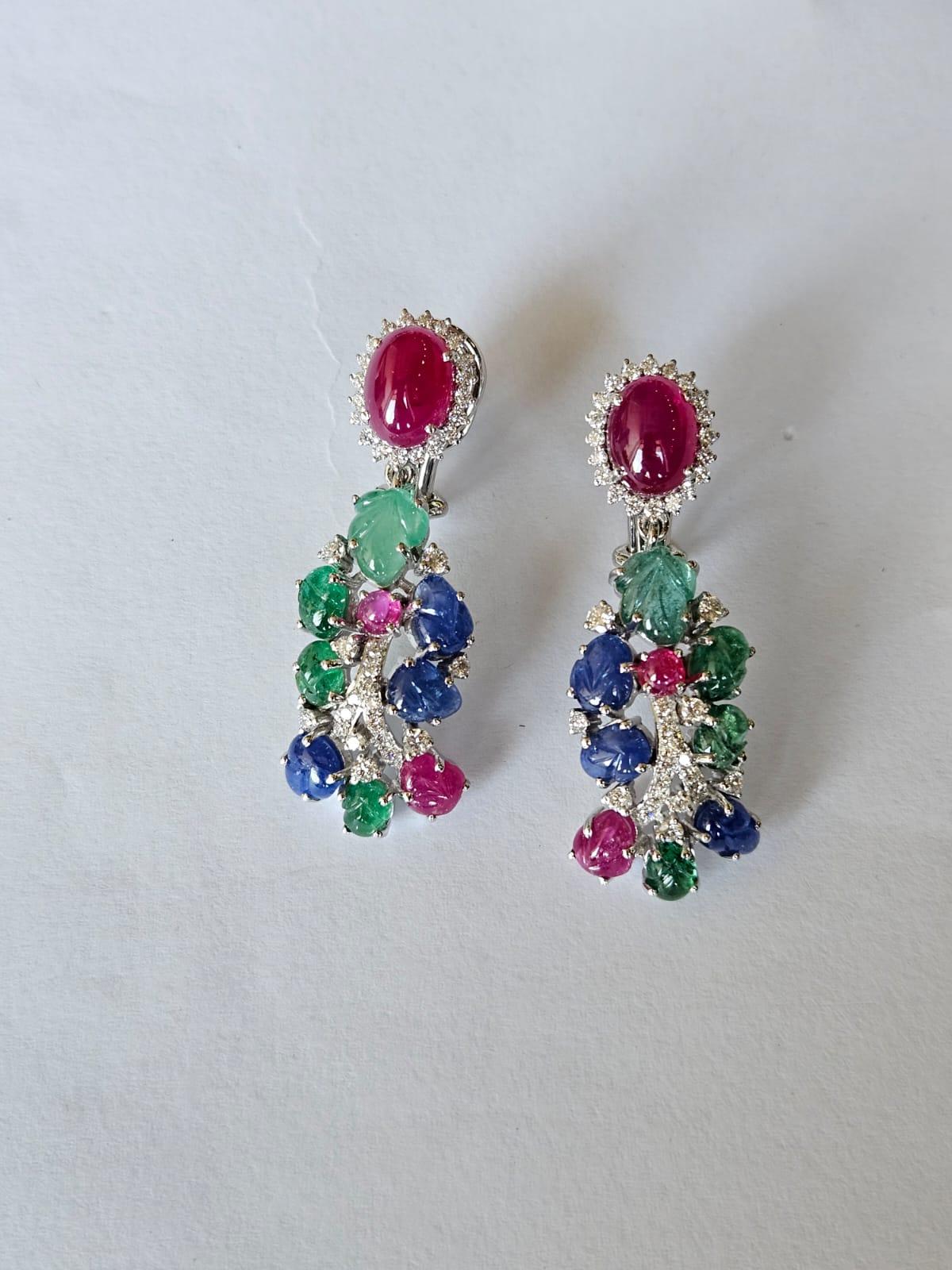 Pendientes de cabujón de rubí natural, zafiros azules tallados, esmeralda, rubí y diamantes en Nuevo estado para la venta en Hong Kong, HK