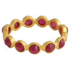 Anillo apilable de cabujón de rubí natural con diamantes hecho a mano en oro de 22 quilates