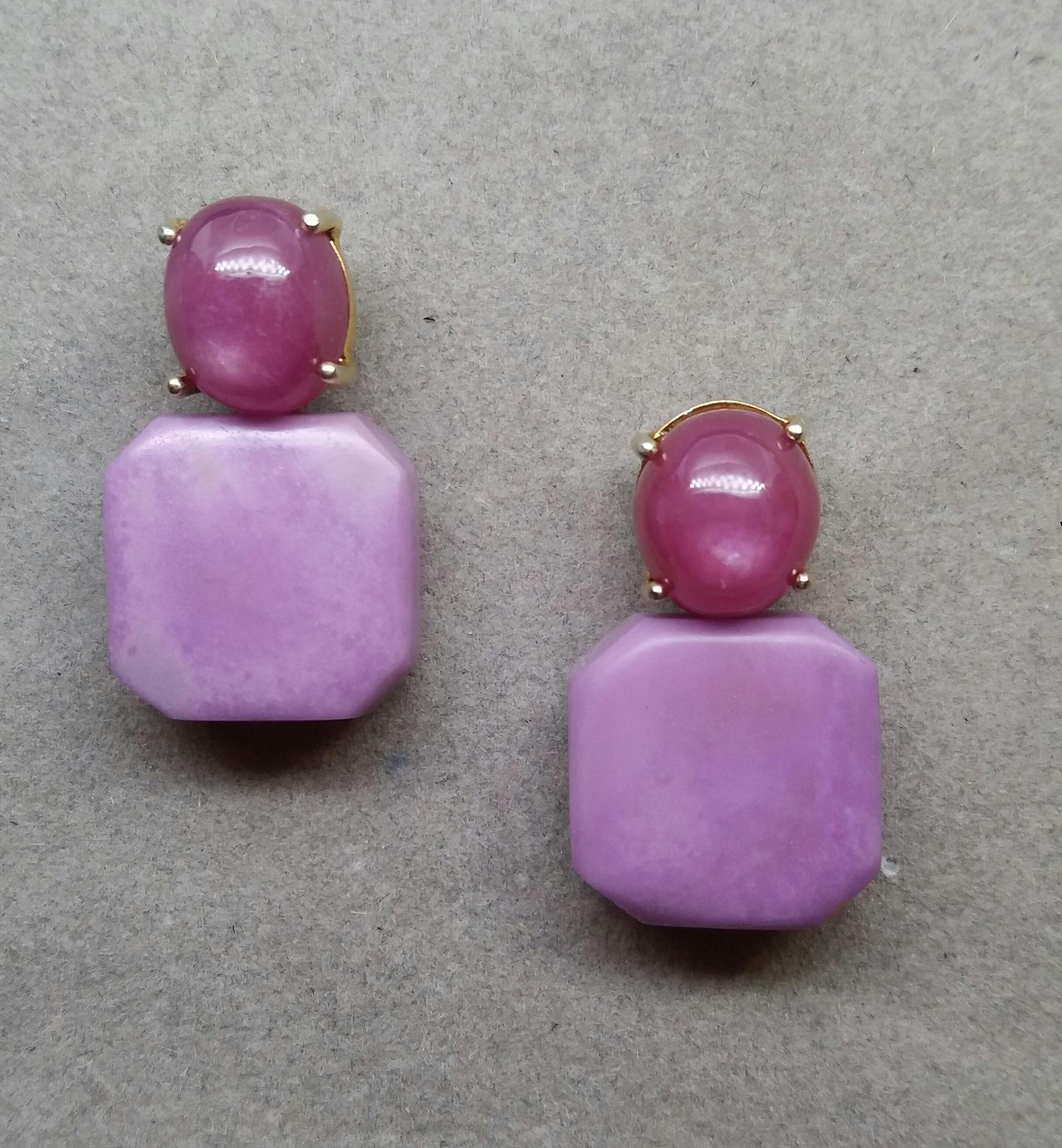 En estos sencillos y elegantes pendientes tenemos 2 Fosfosideritas de forma octogonal de 16 x 16 mm, suspendidas de 2 bonitos cabujones ovalados de Rubí Natural de 10 x 11 mm para un peso total de 17,50 quilates engastados en oro amarillo de 14