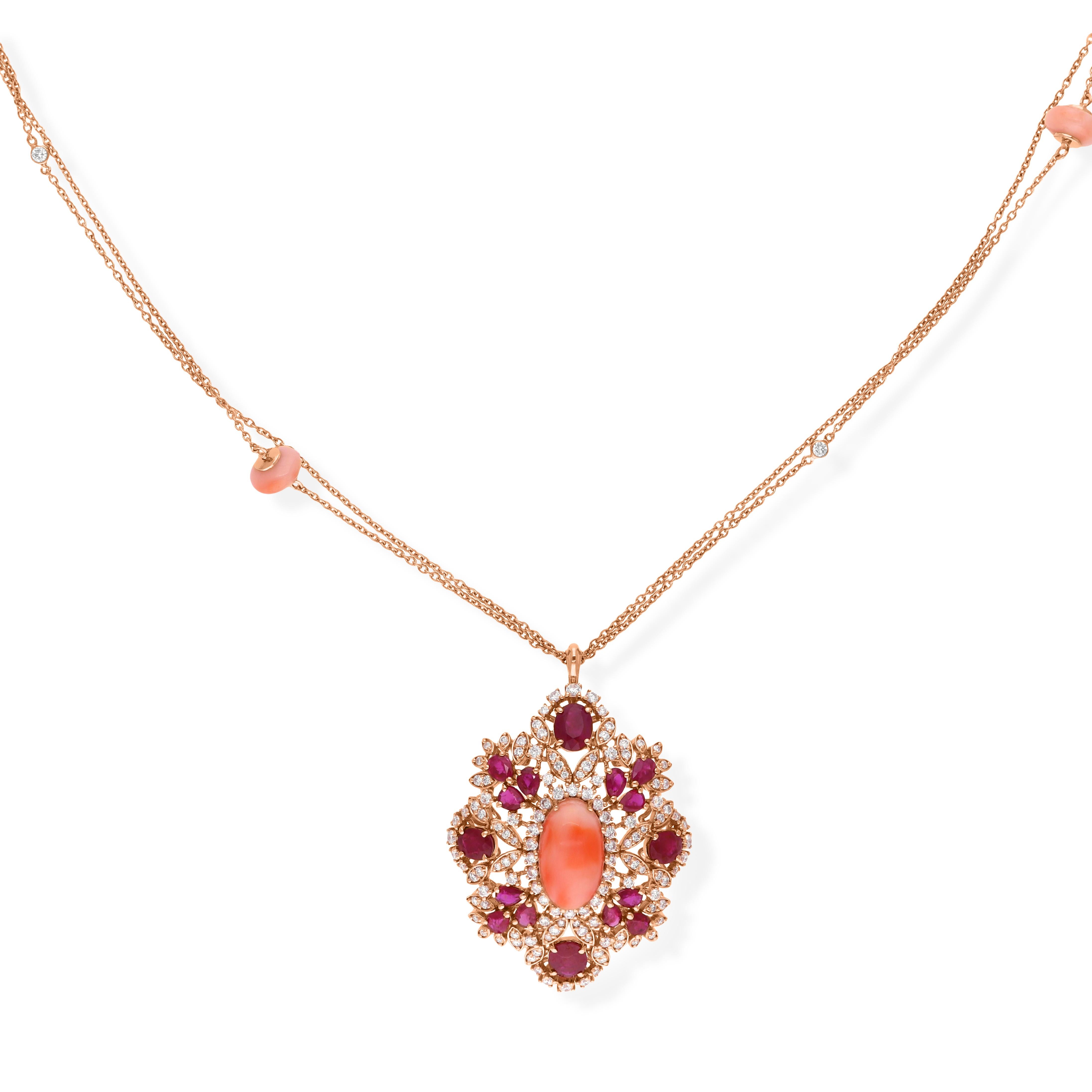 Collana con ciondolo in pietra preziosa di corallo rubino naturale SI/H Diamante in oro rosa 14 carati 
Questa squisita collana in oro rosa è caratterizzata da un ciondolo delicatamente realizzato con una splendida gemma di rubino rosso intenso e