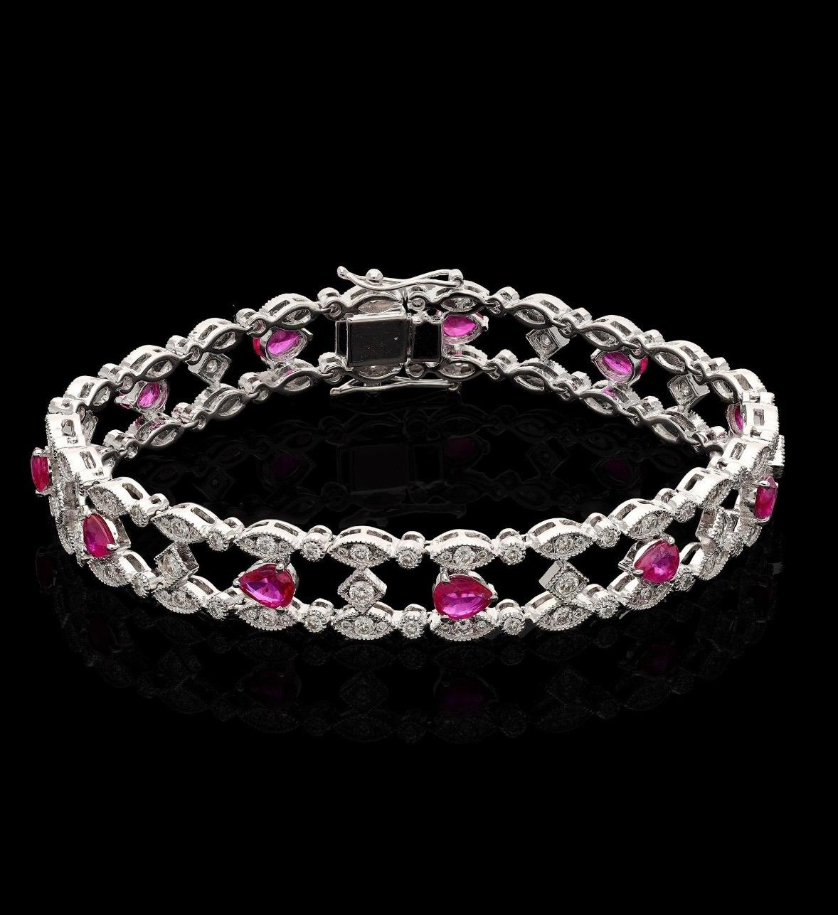 ❋ Piedra : Rubí y Diamante
❋ Color Tamaño de la Piedra : 3,50x4,50 MM Aprox. (± 0,20 MM)
❋ Forma de la Piedra : Corte Pera
Peso de la Piedra : 2,99 Quilates. Aprox.
❋ Color de la piedra : Como se muestra en la foto
❋ Tipo de piedra : Natural


❋