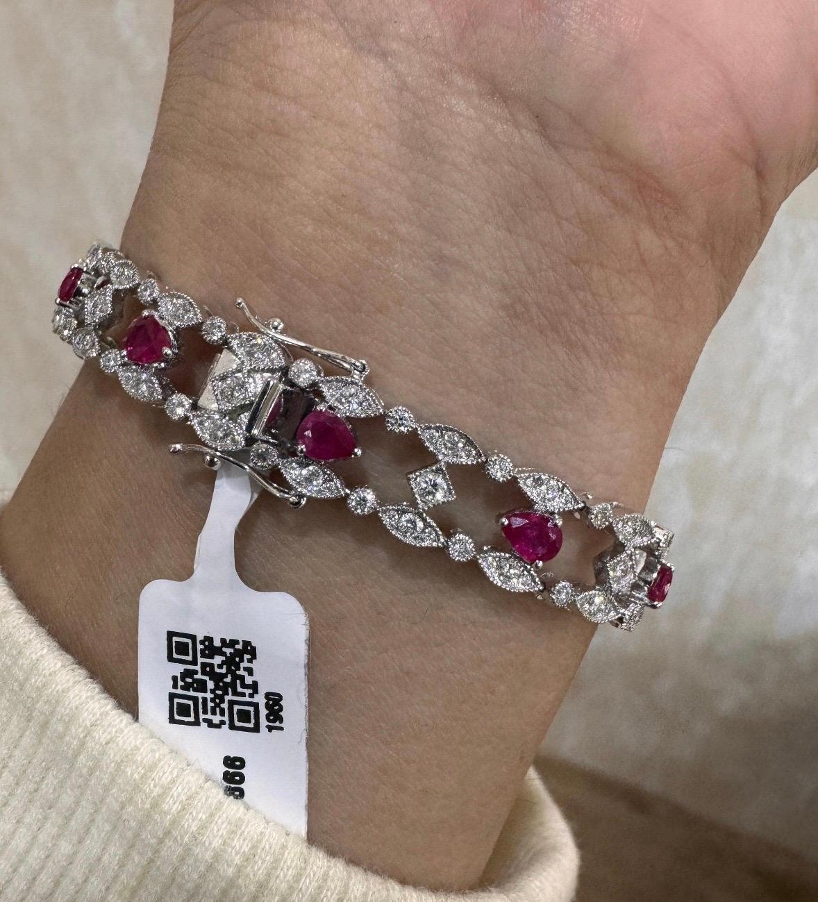 De las mujeres Pulsera de diamantes y rubíes naturales en oro de 18 quilates en venta