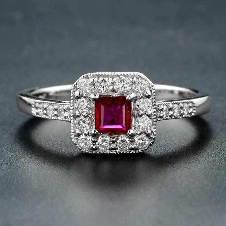 Im Angebot: Verlobungsring aus 18 Karat Weißgold mit Rubin und Diamant-Halo im Art-déco-Stil () 2
