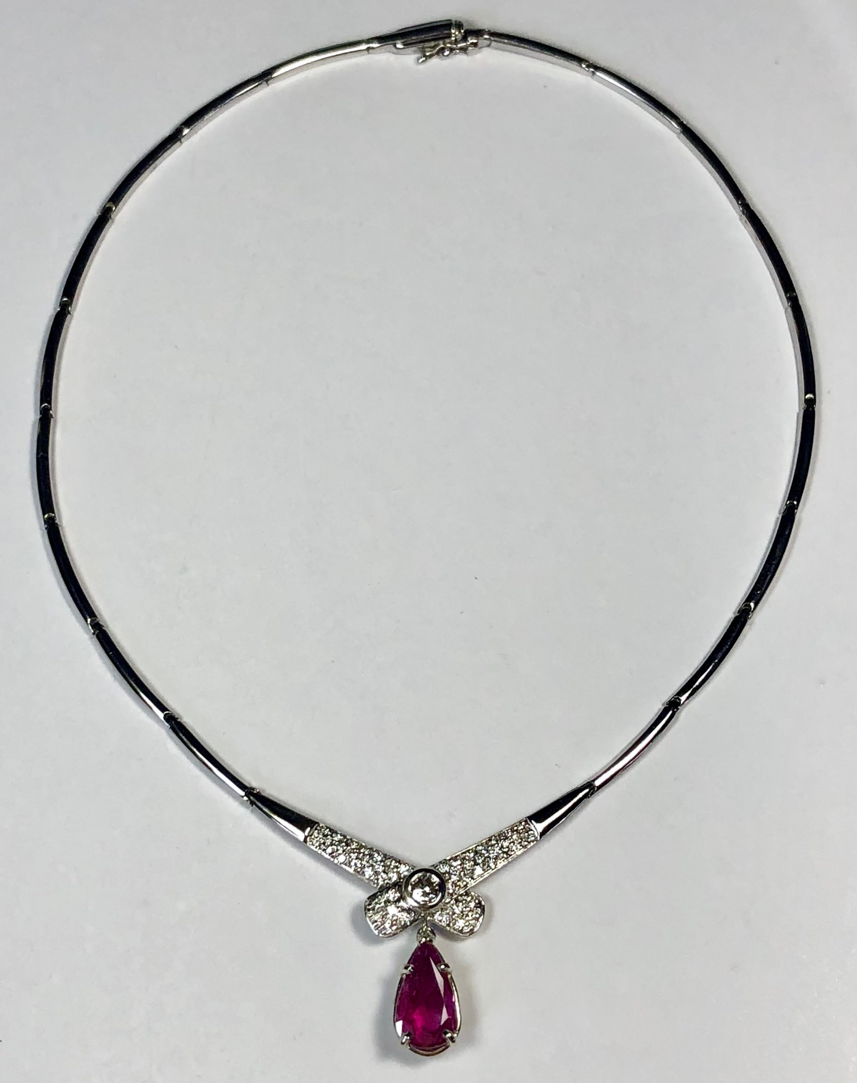 Natürlicher Rubin- und Diamant-Tropfen-Halskette aus 14 Karat Weißgold im Angebot 1