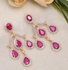 Orecchino con diamante e rubino naturale in oro 14k