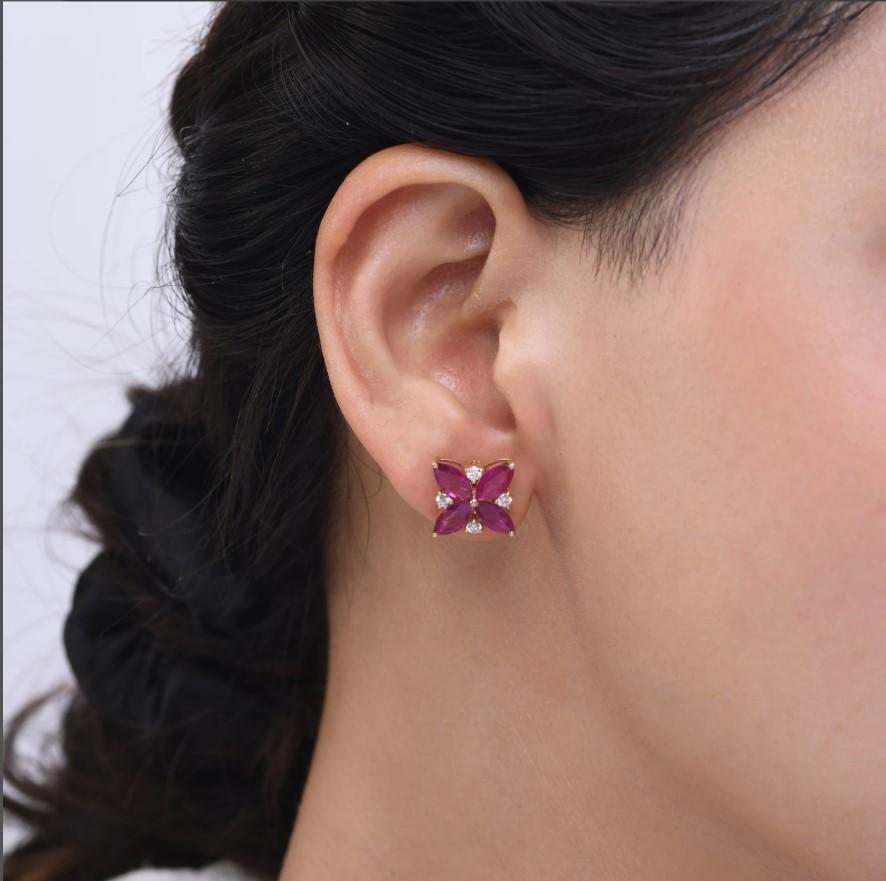Rubis 3.78 carts boucles d'oreilles motif floral or  Boucles d'oreilles en or avec diamants et rubis de taille marquise naturelle  Boucle d'oreille rubis floral or

DÉTAILS DES PIERRES PRÉCIEUSES :
✦ Pierre précieuse : Rubis
✦ Gemstone Type :