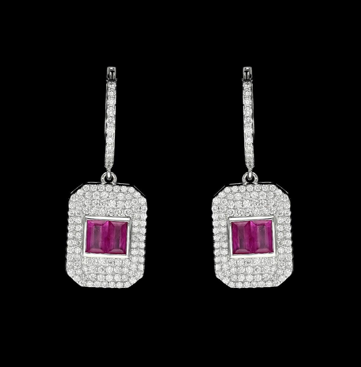 Piedra : Rubí
Peso de la gema: 1,050 quilates.
❋ Forma de la piedra : Baguette
❋ Tamaño de la gema : 3x5 MM
❋ Tipo de piedra preciosa : Natural

➡️DIAMOND DETALLES :
❋ Peso del diamante : 1,12 Quilates.
❋ Forma del diamante : Redondo 
❋ Color y
