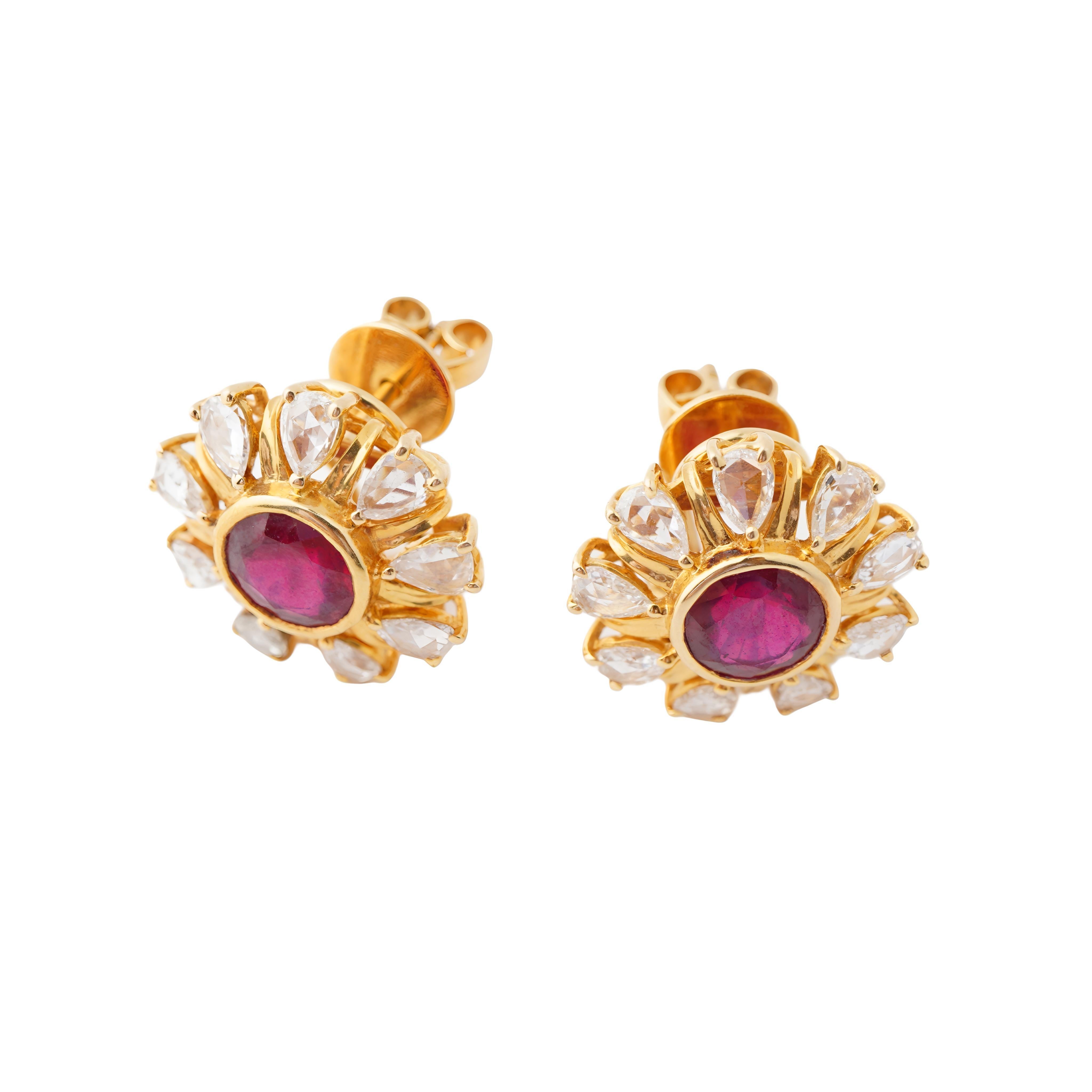 GW= 9,62gm
NW=8,31gm
rubino = 4,80cts
diamante= 1,75cts
SEGUICI SU INSTA (divinejewellerylounge)
CODICE= Z & Z