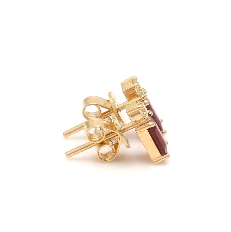 Donna Orecchini con rubino naturale e diamante in oro 14k in vendita