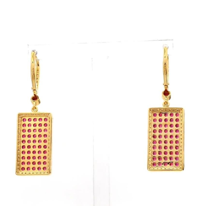 Orecchini con rubino naturale e diamante in oro 18 carati In condizioni Nuovo in vendita a jaipur, IN
